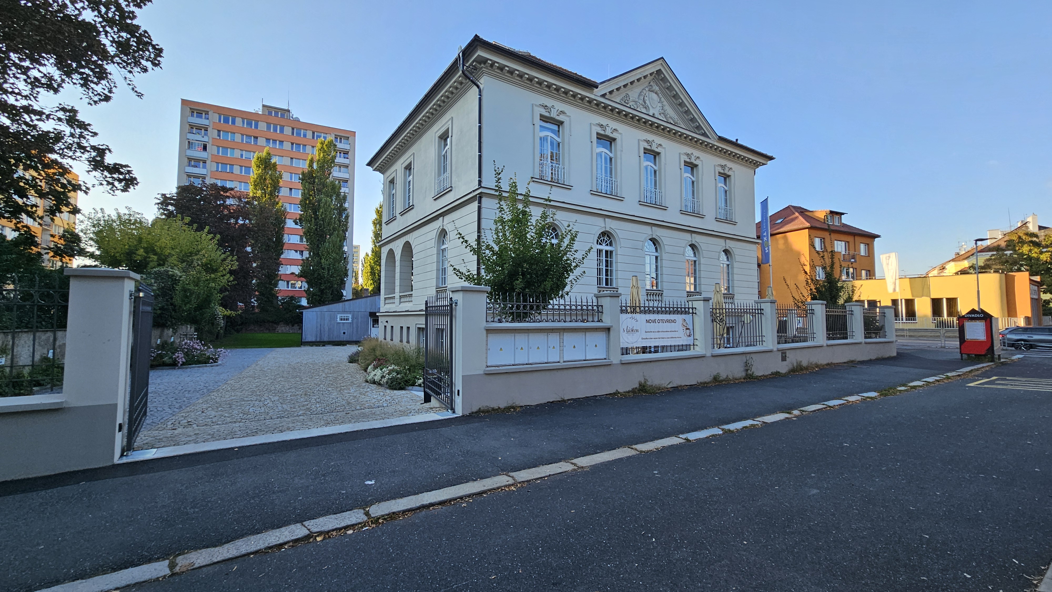 S láskou CAFÉ - BAR