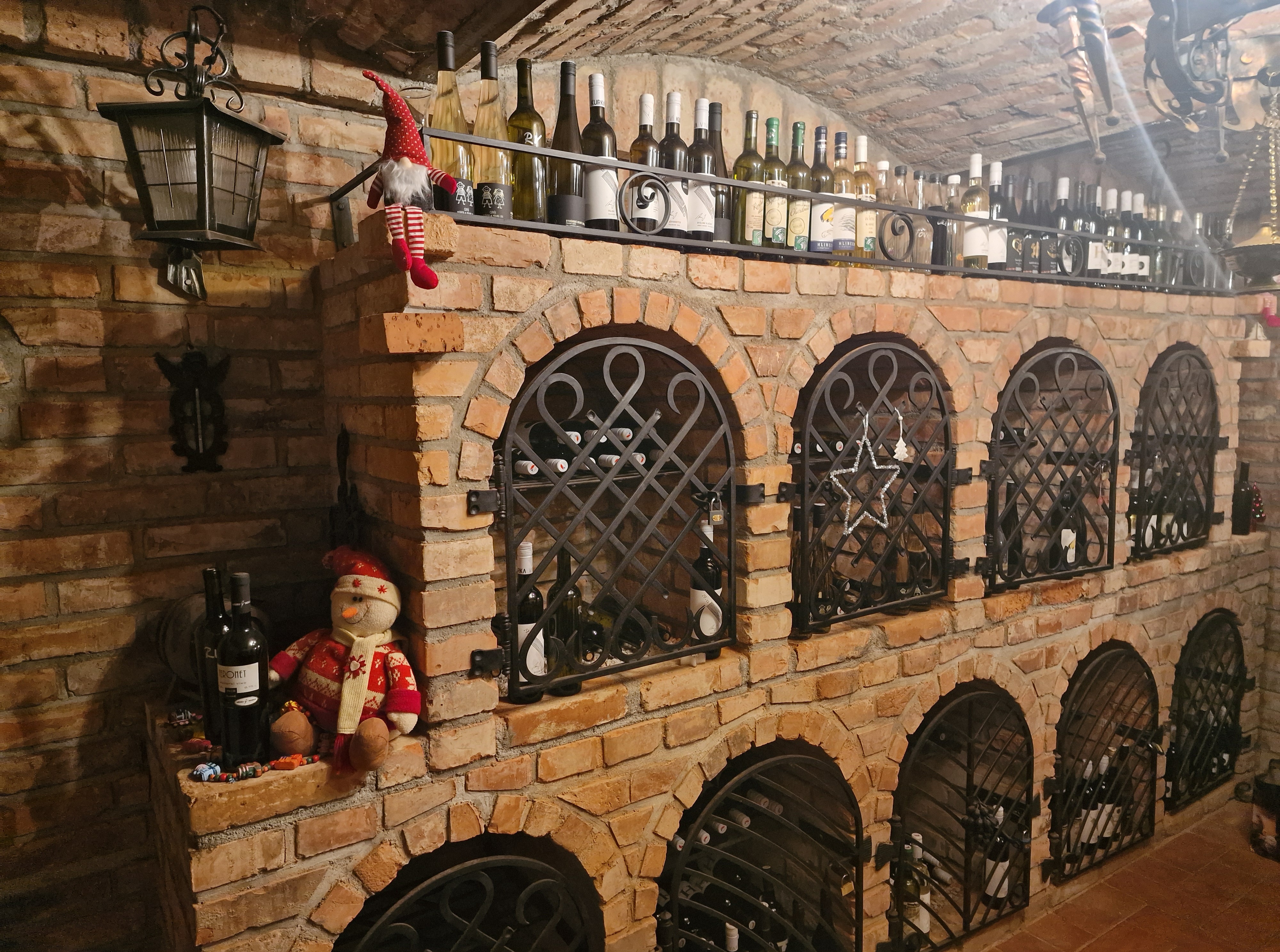 Fun Caffe - vinný sklípek