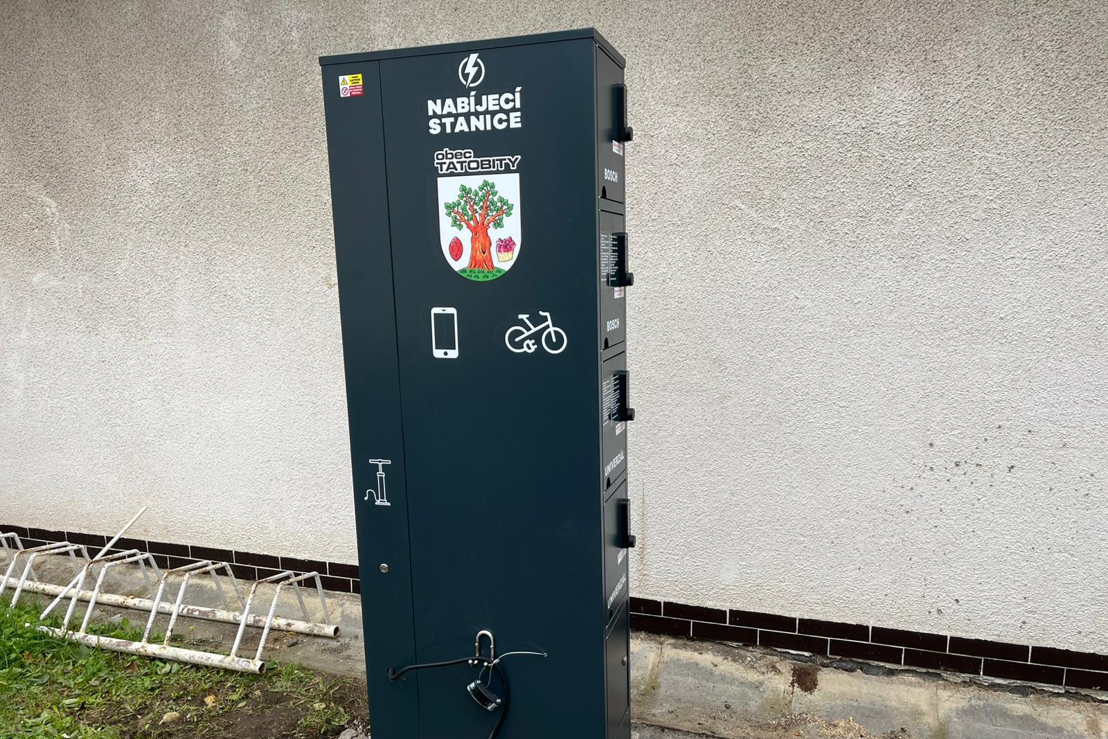 Nabíjecí stanice pro elektrokola a mobilní zařízení