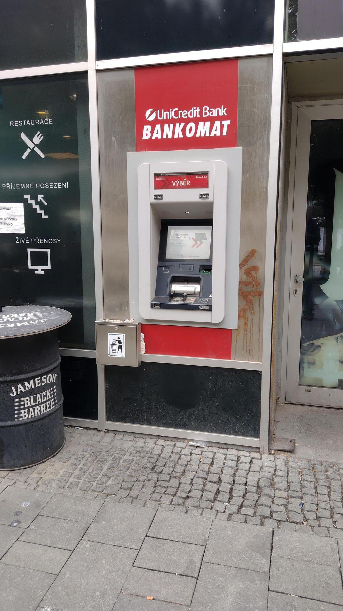 Bankomat UniCredit Bank Czech Republic foto 2