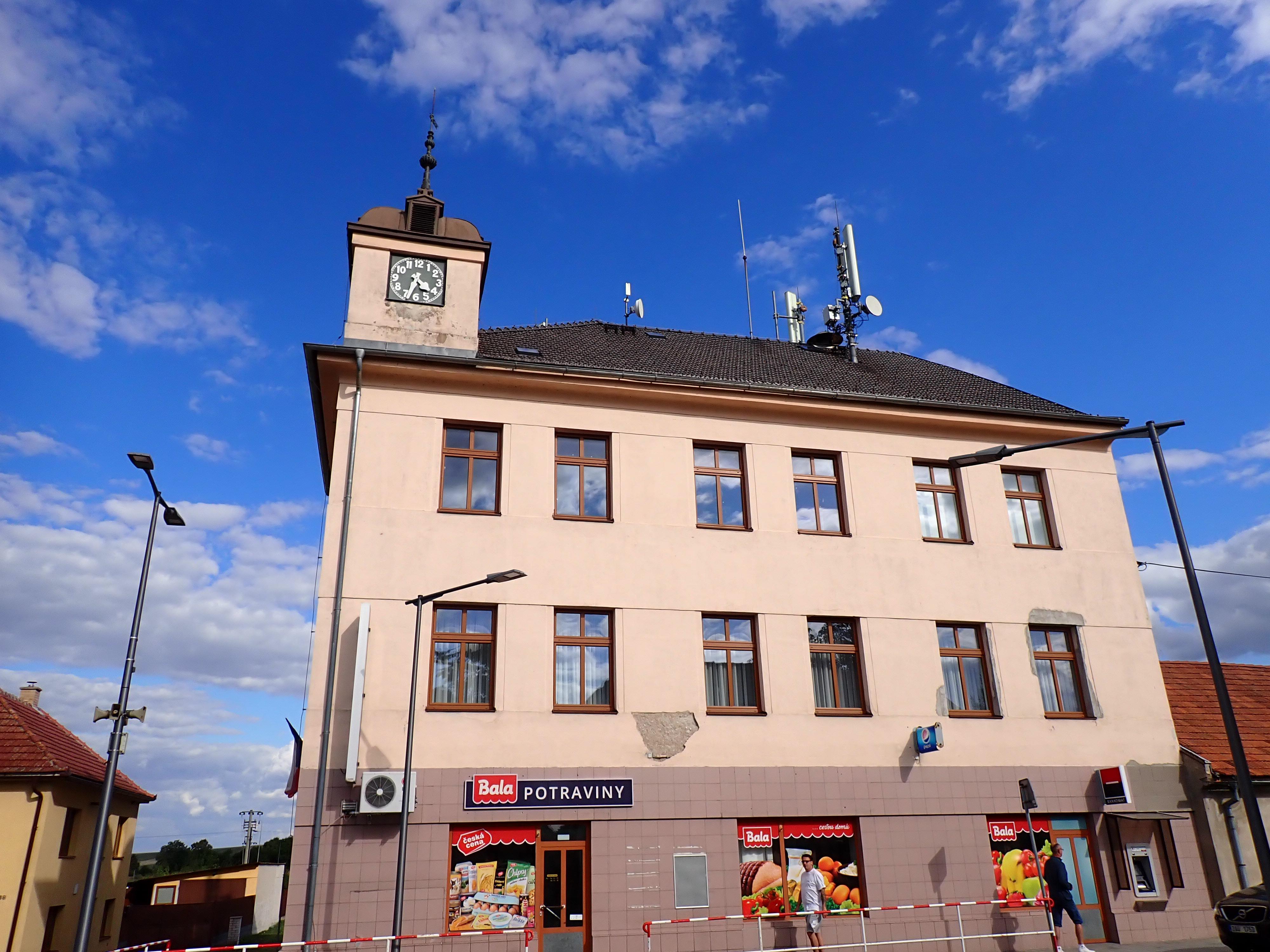 Křinec - úřad městyse foto 2