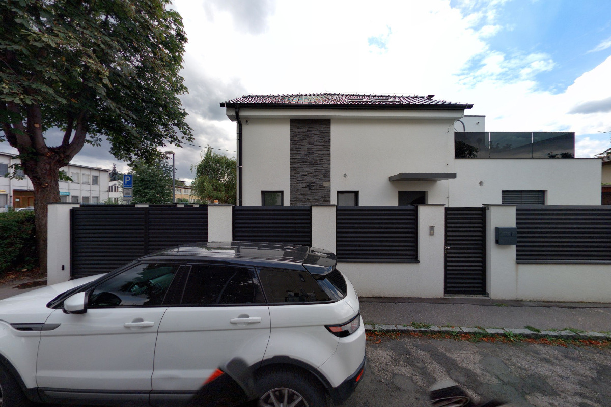 Realitní makléřka Nadejda Rotari - kancelář RE/MAX Alfa foto 2