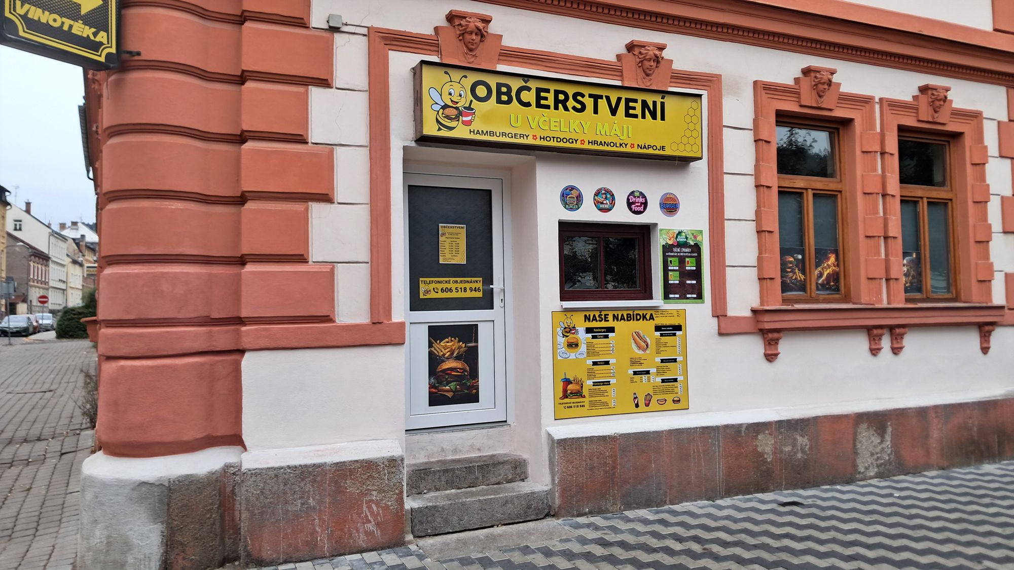 Občerstvení u Včelky Máji