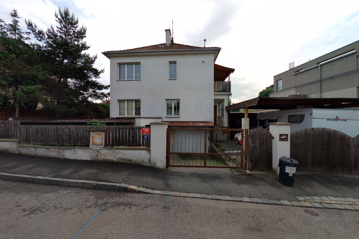 Adéla Zárubová - realitní makléřka