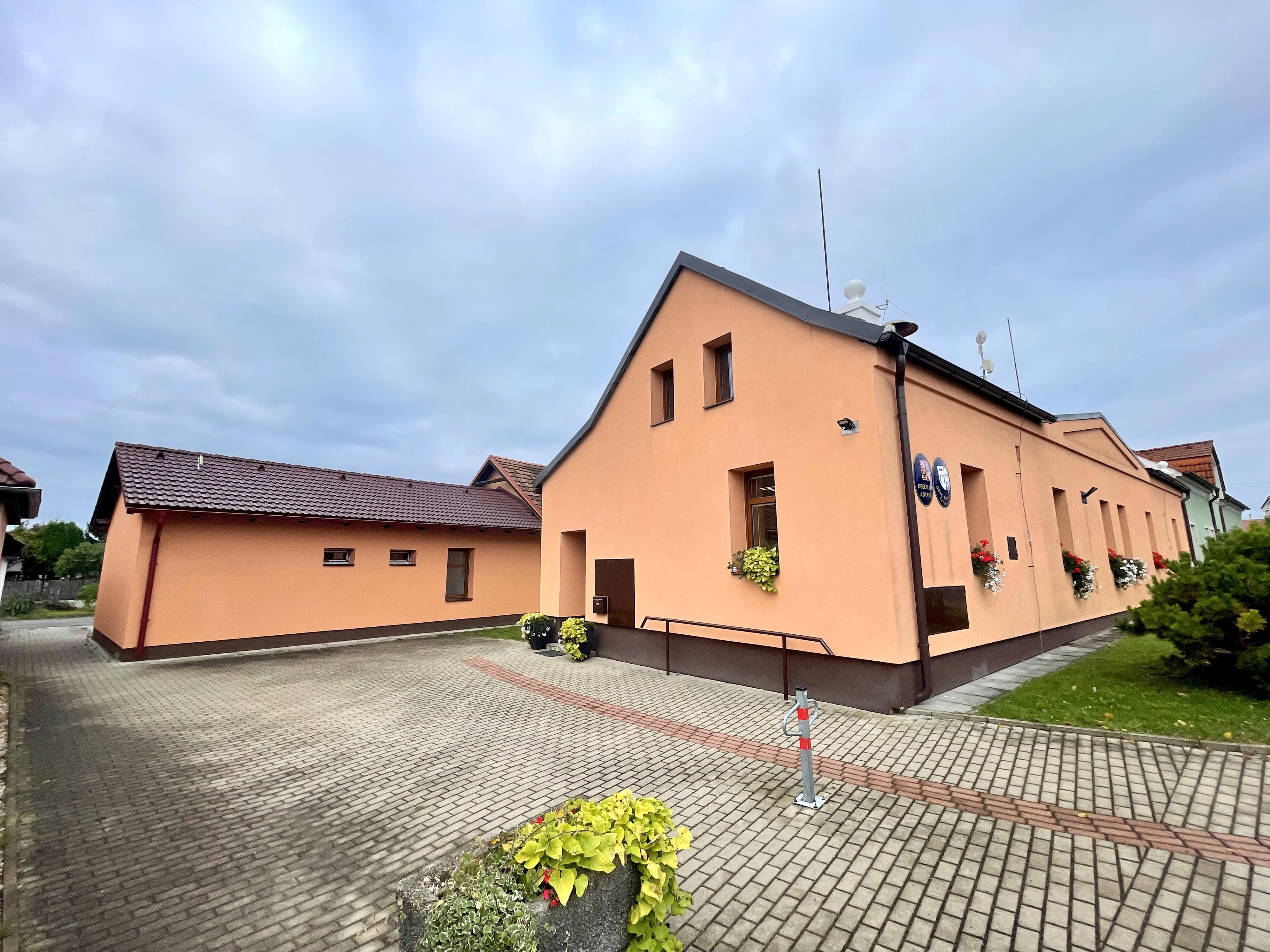Kovanice - obecní úřad foto 4