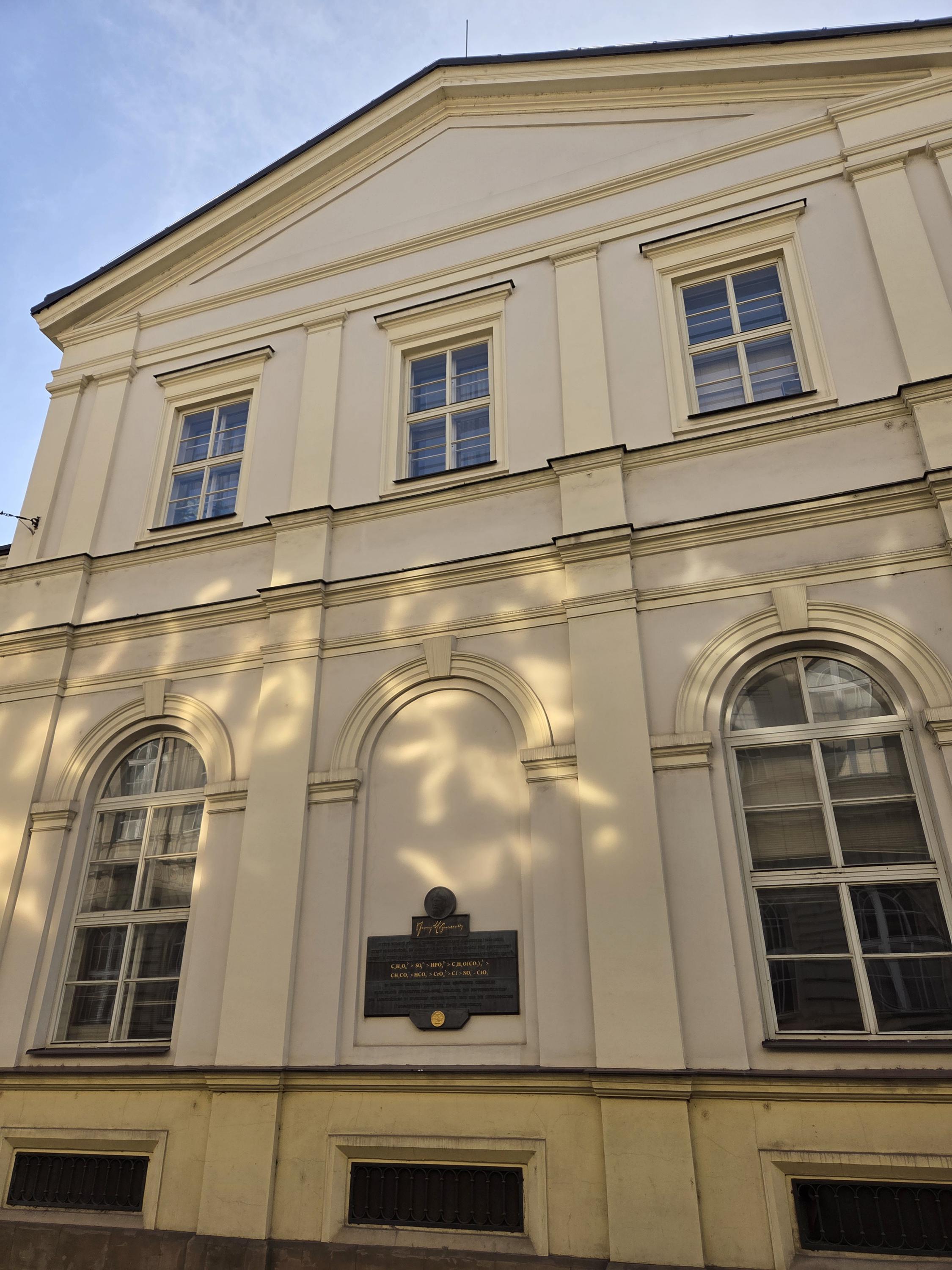 Ústav vědeckých informací 1. LF a VFN - Univerzita Karlova foto 4