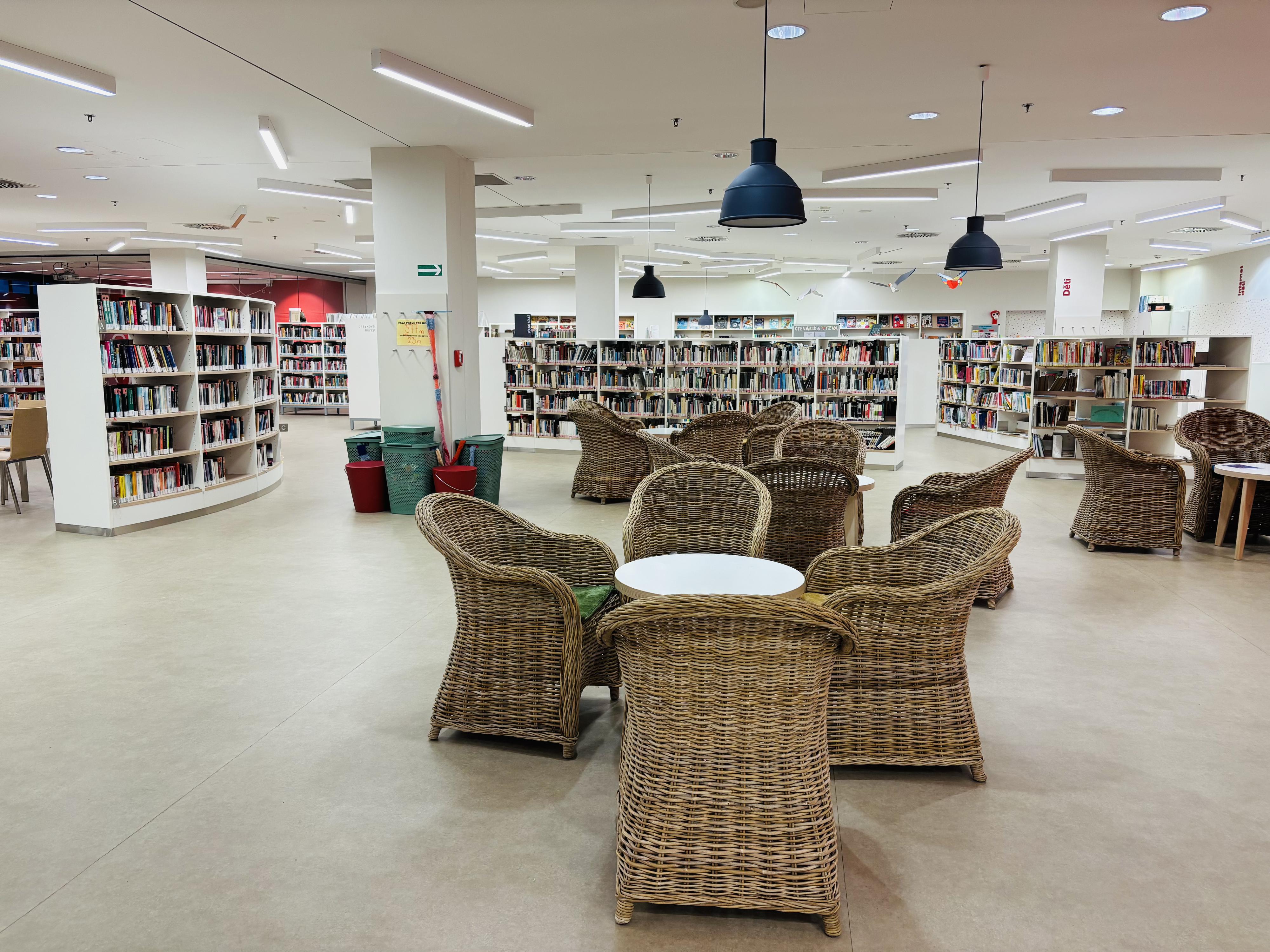 Městská knihovna v Praze - Lužiny foto 3