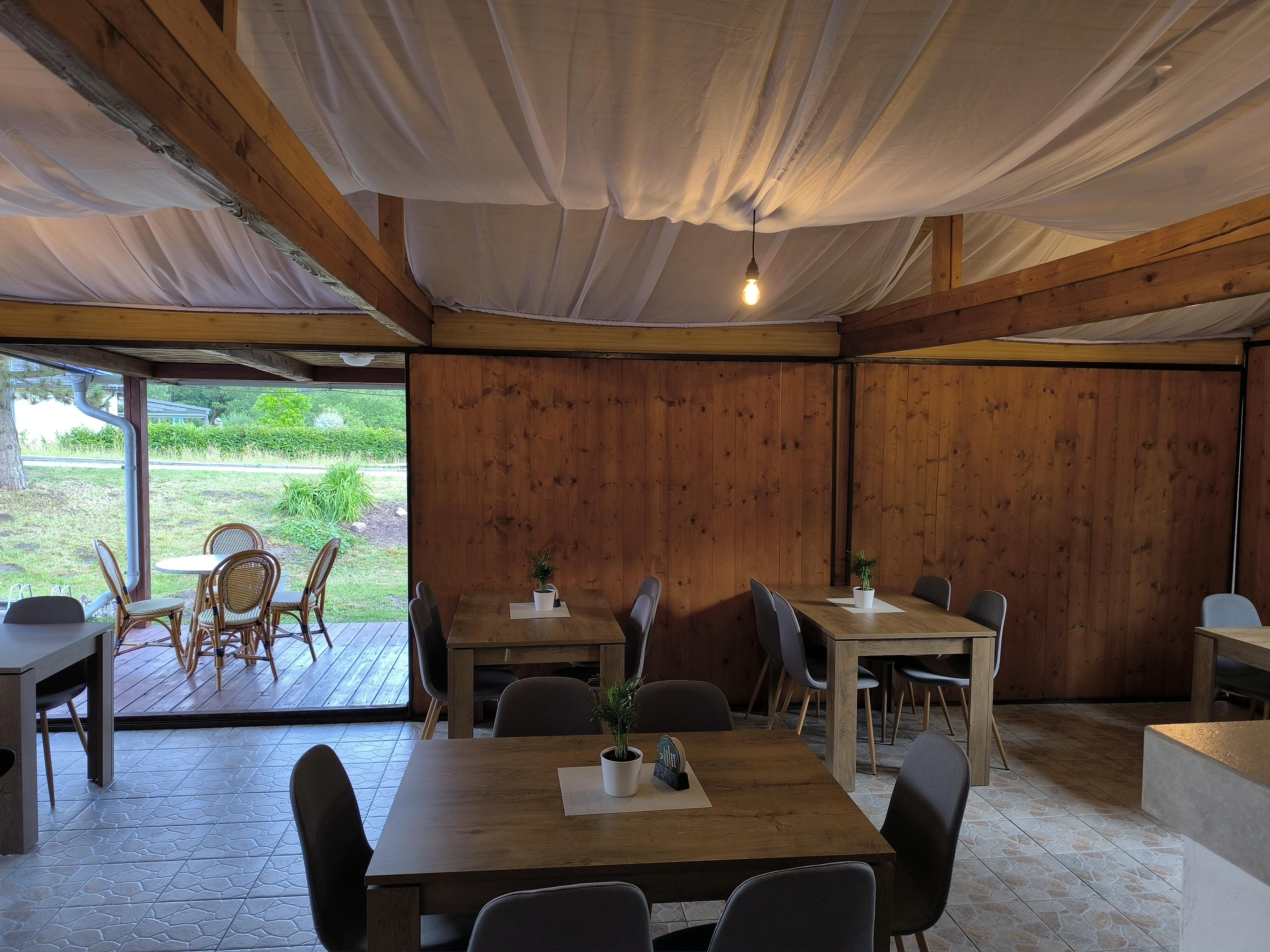 Zahradní restaurace NAROZI Lipno foto 2