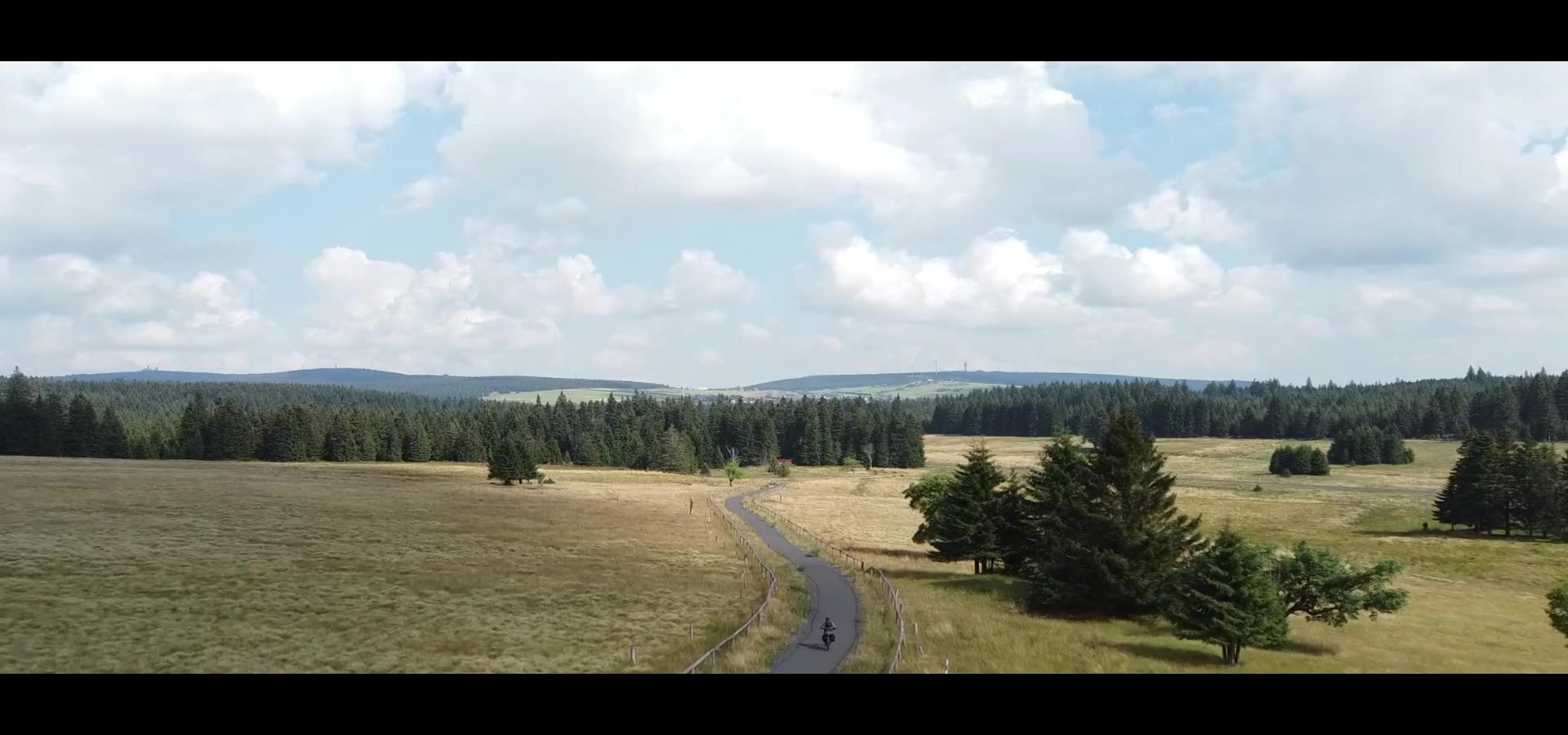Dron ČB foto 2 (náhled videa)