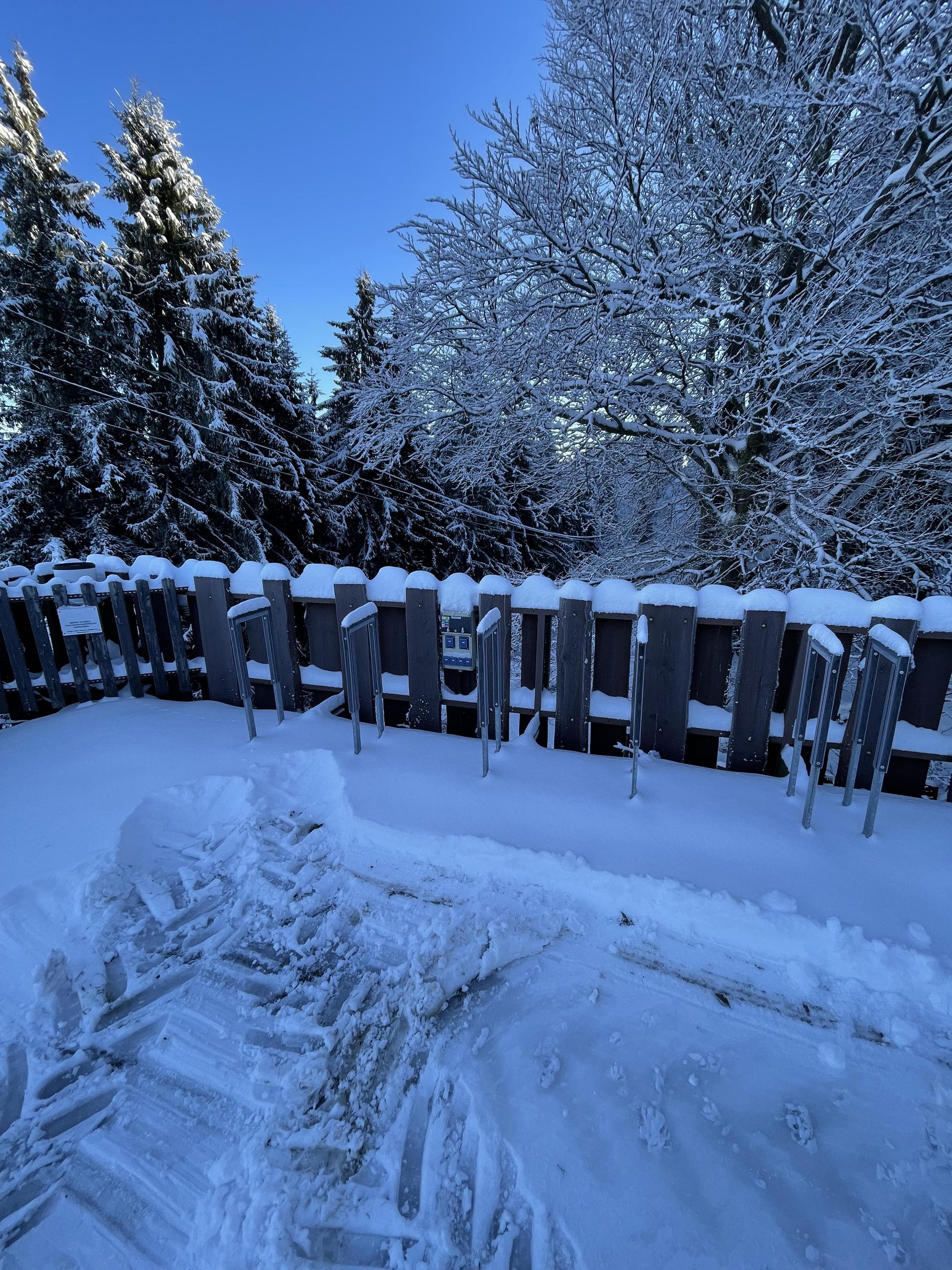 Nabíjecí stanice pro elektrokola hotel Sůkenická foto 4