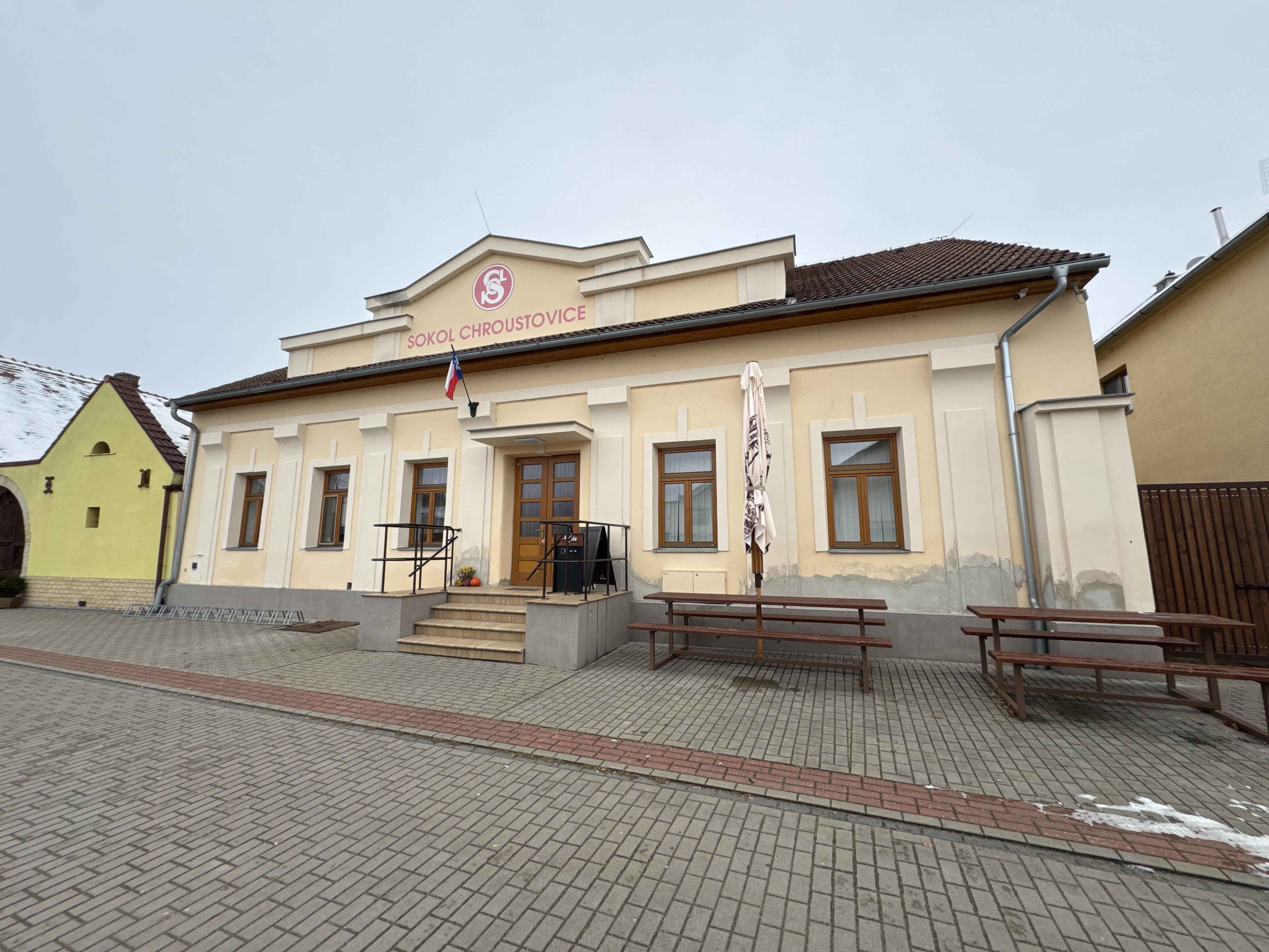 Sokolovna Chroustovice