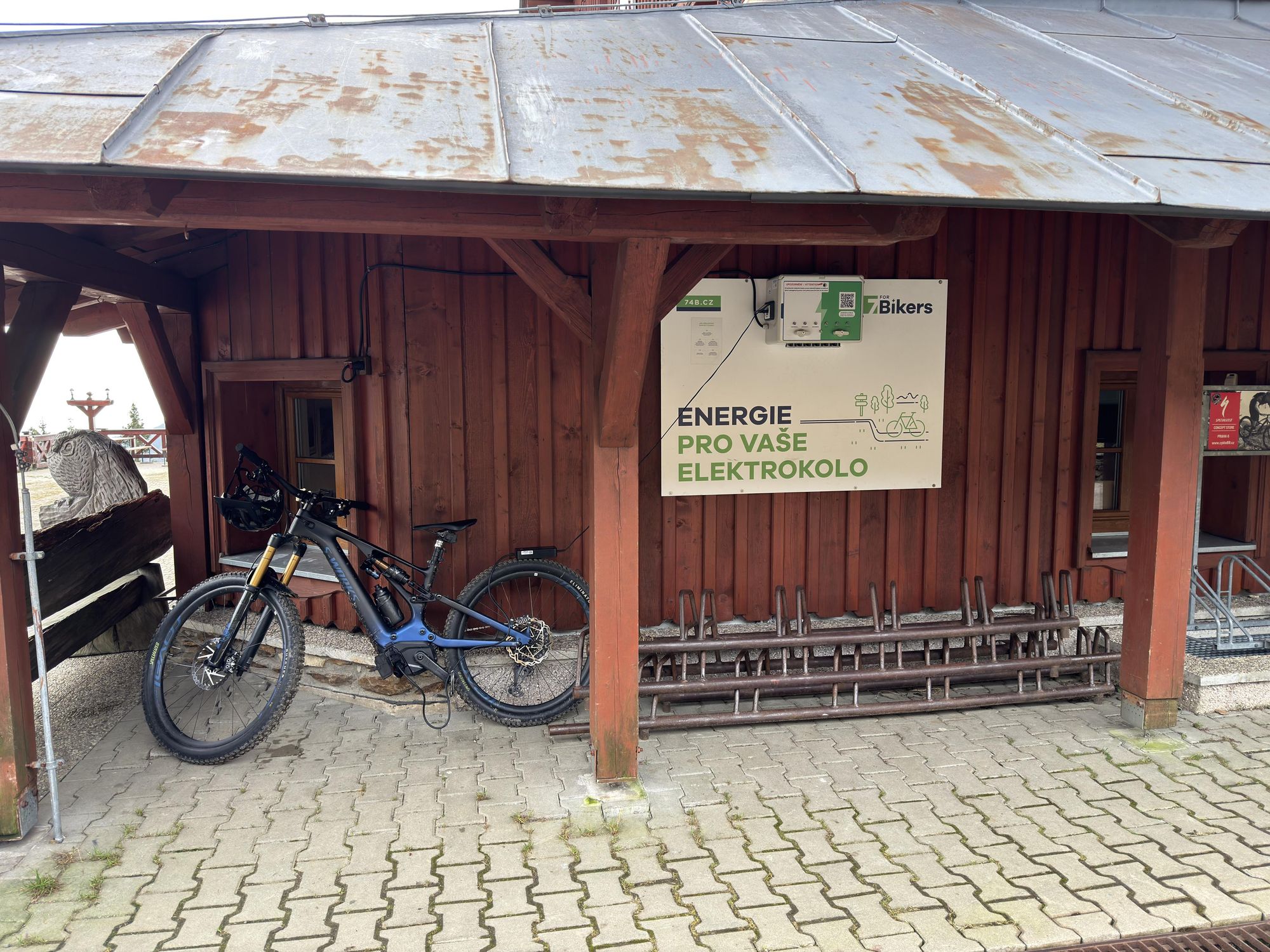 Nabíjecí stanice pro elektrokola foto 2