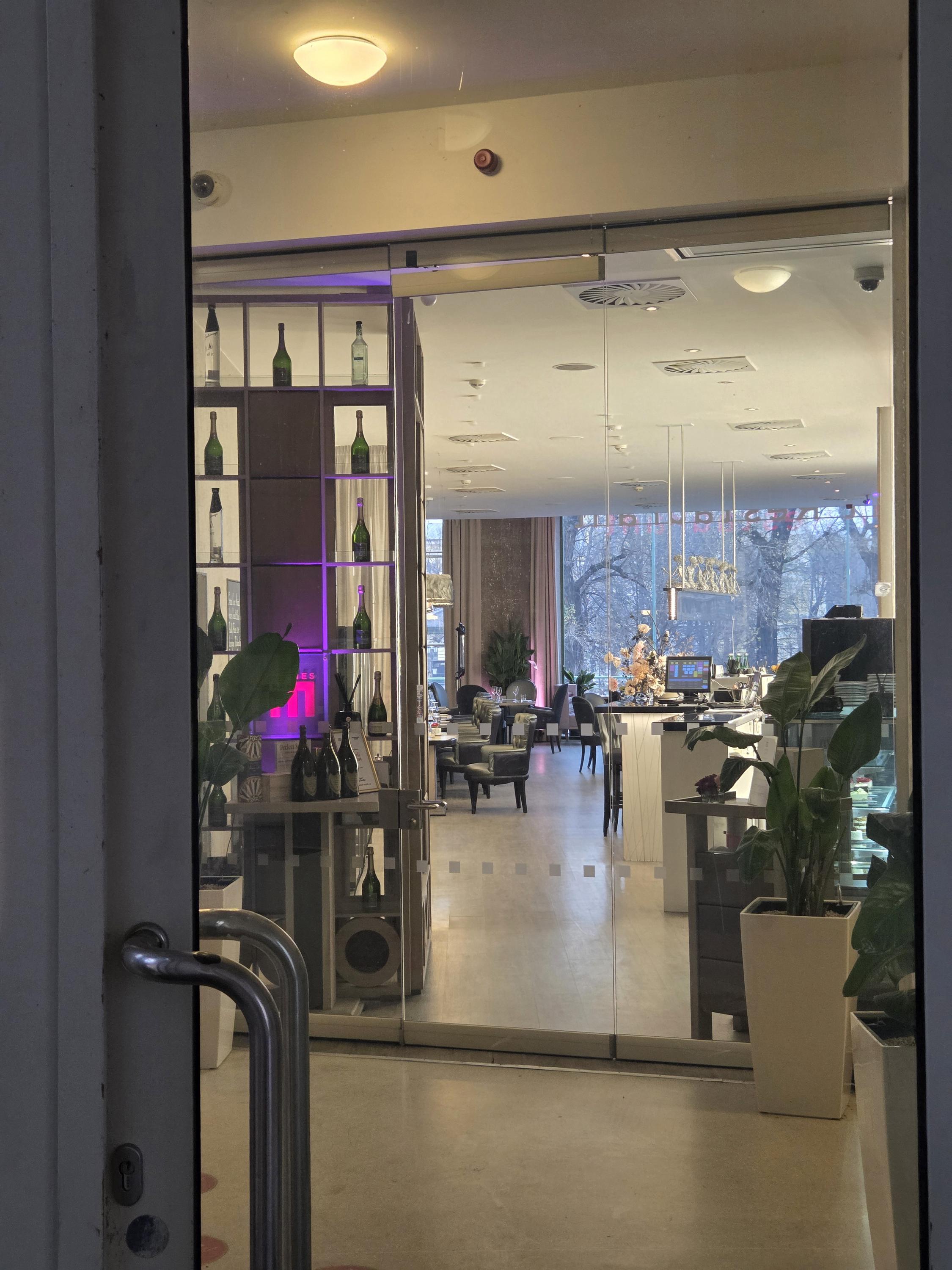 Aperol Spritz terrace Mánes Praha foto 3