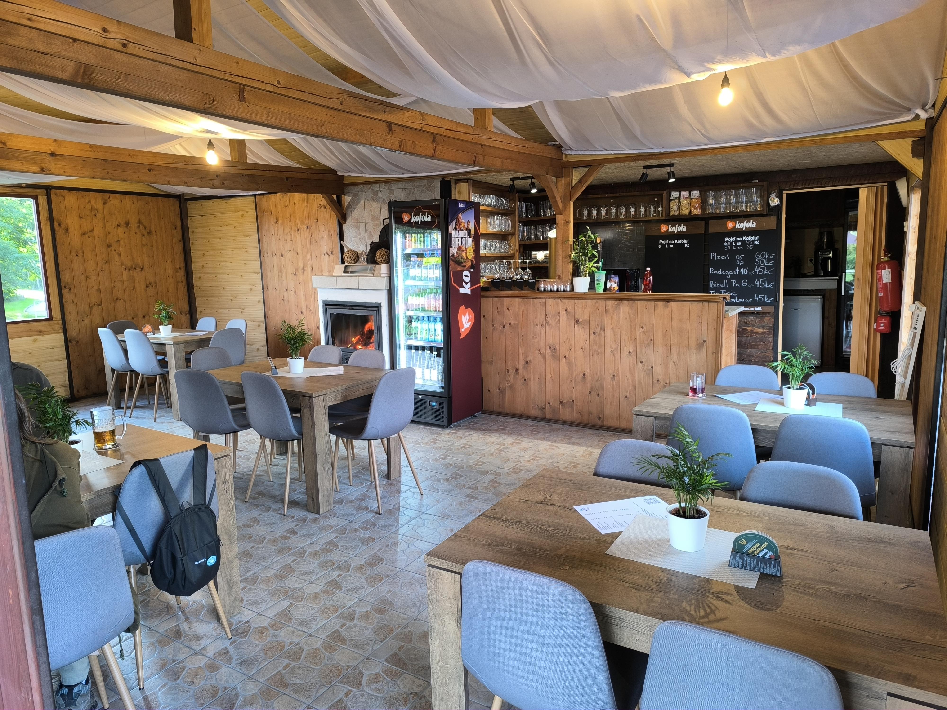 Zahradní restaurace NAROZI Lipno foto 6