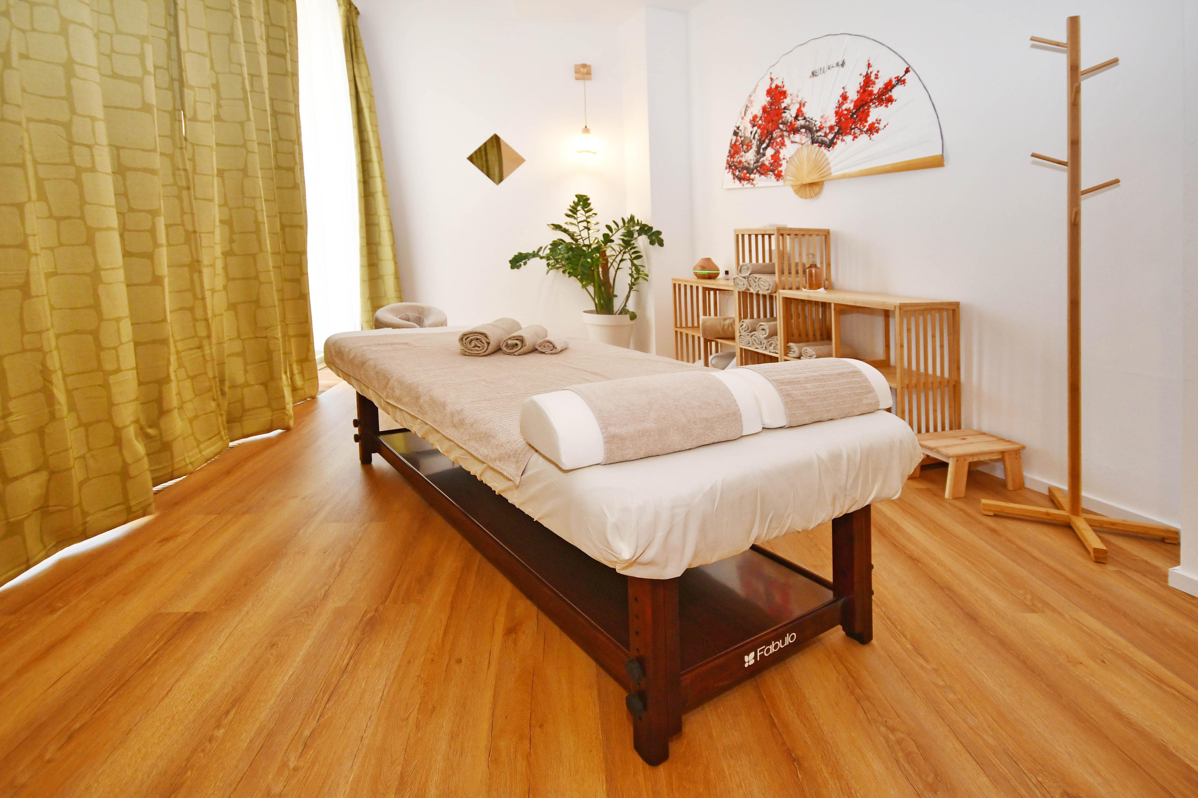 Masáž horkým olejem