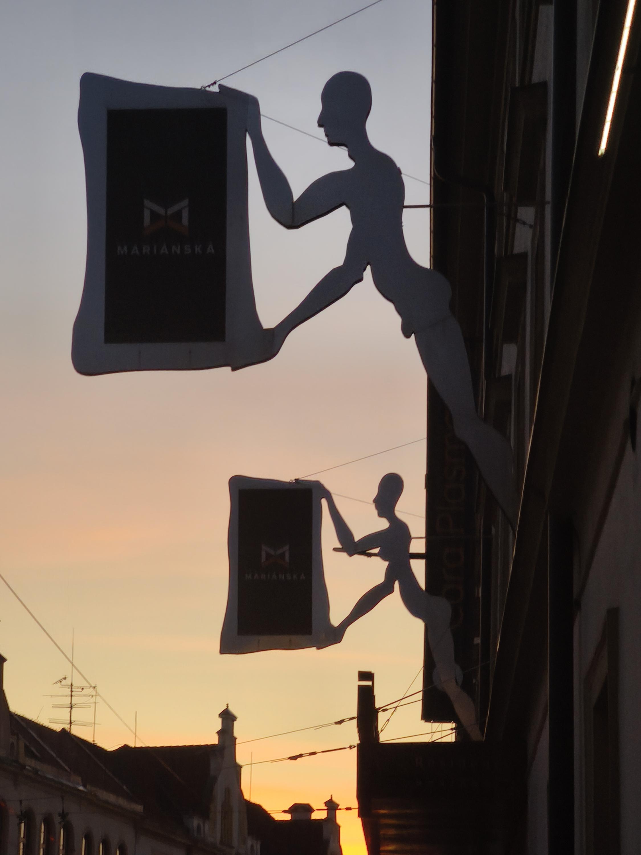 Mariánská - nákupní centrum foto 2