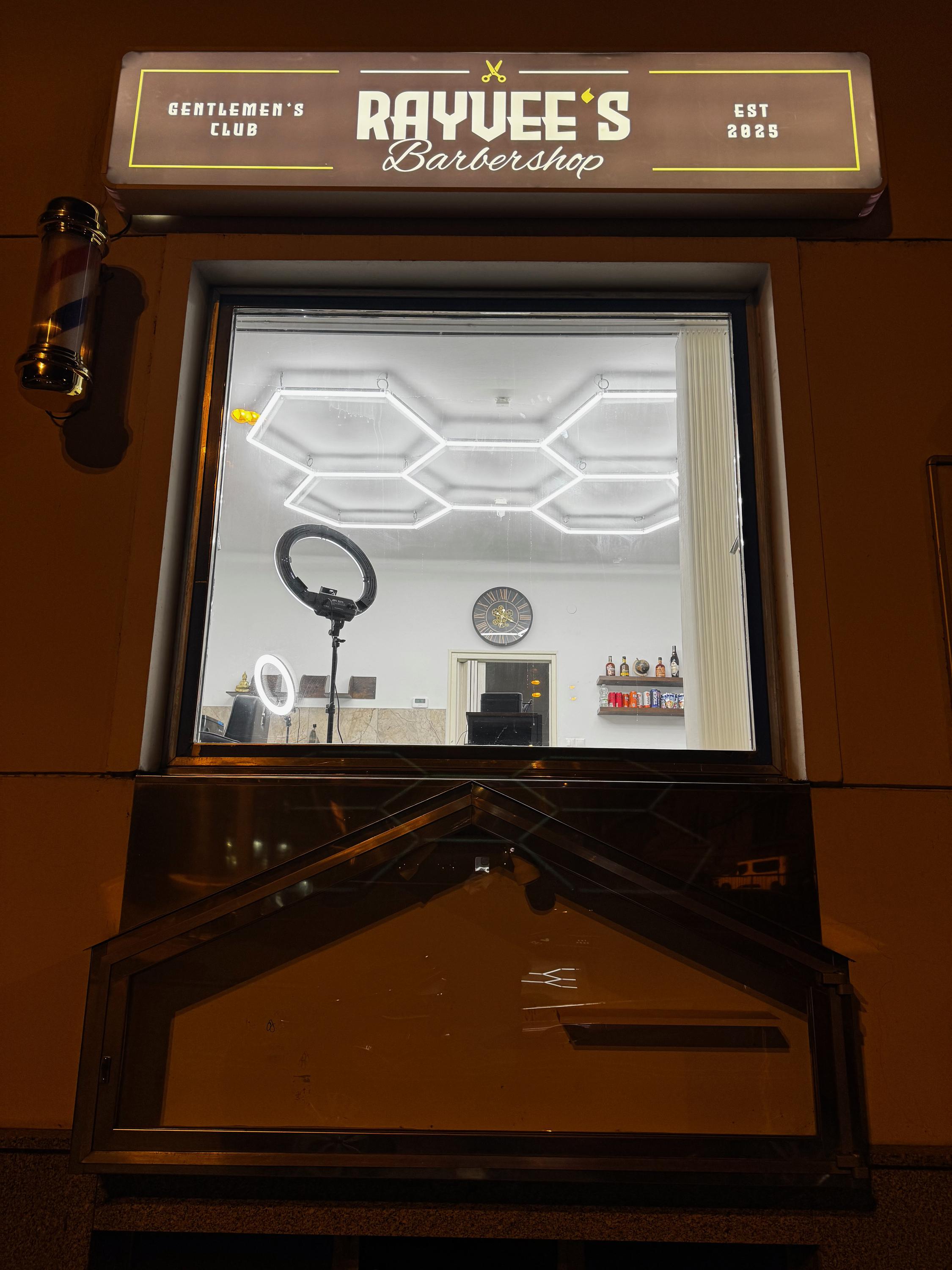 Rayvee's Barbershop foto 2