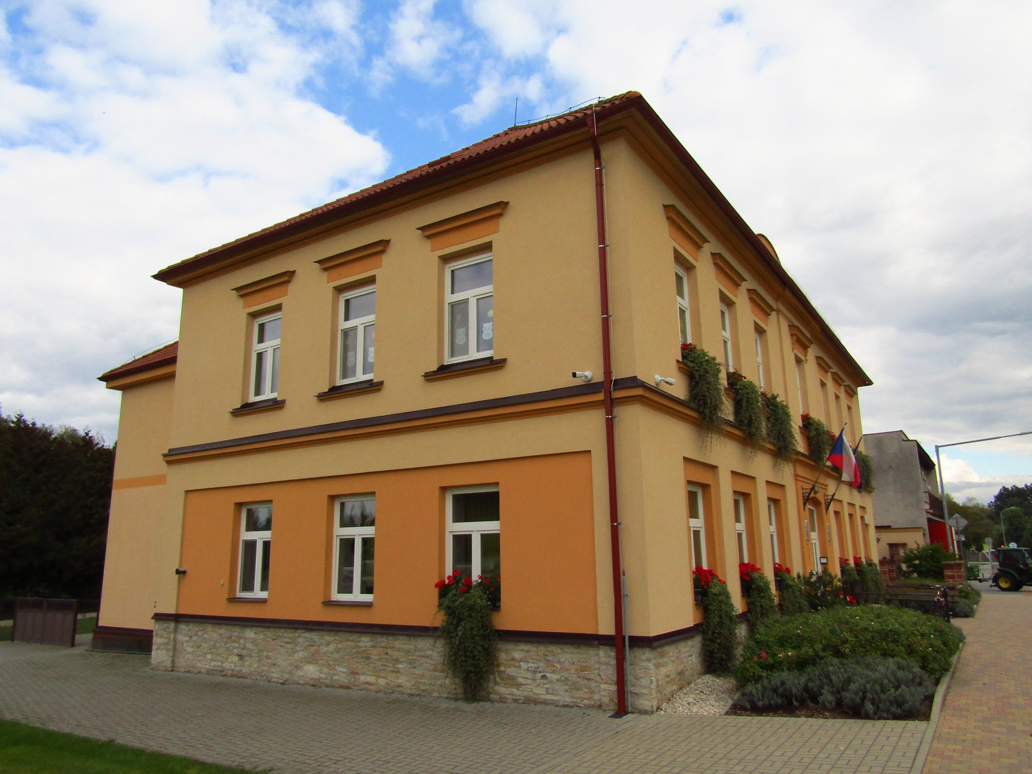Veliny - obecní úřad foto 3