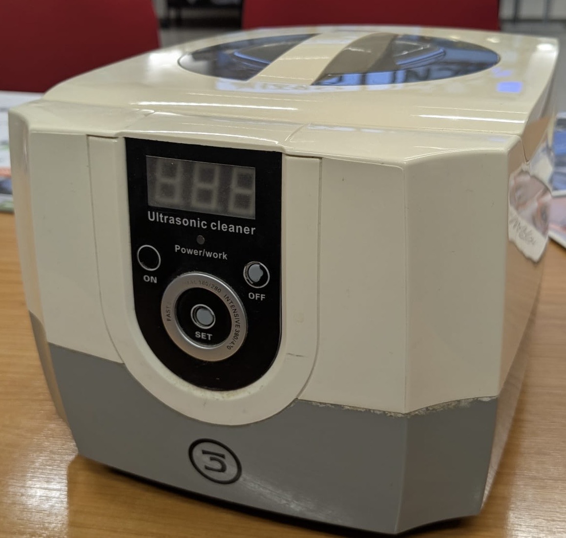 Servis a čištění brýlí ultrazvukem