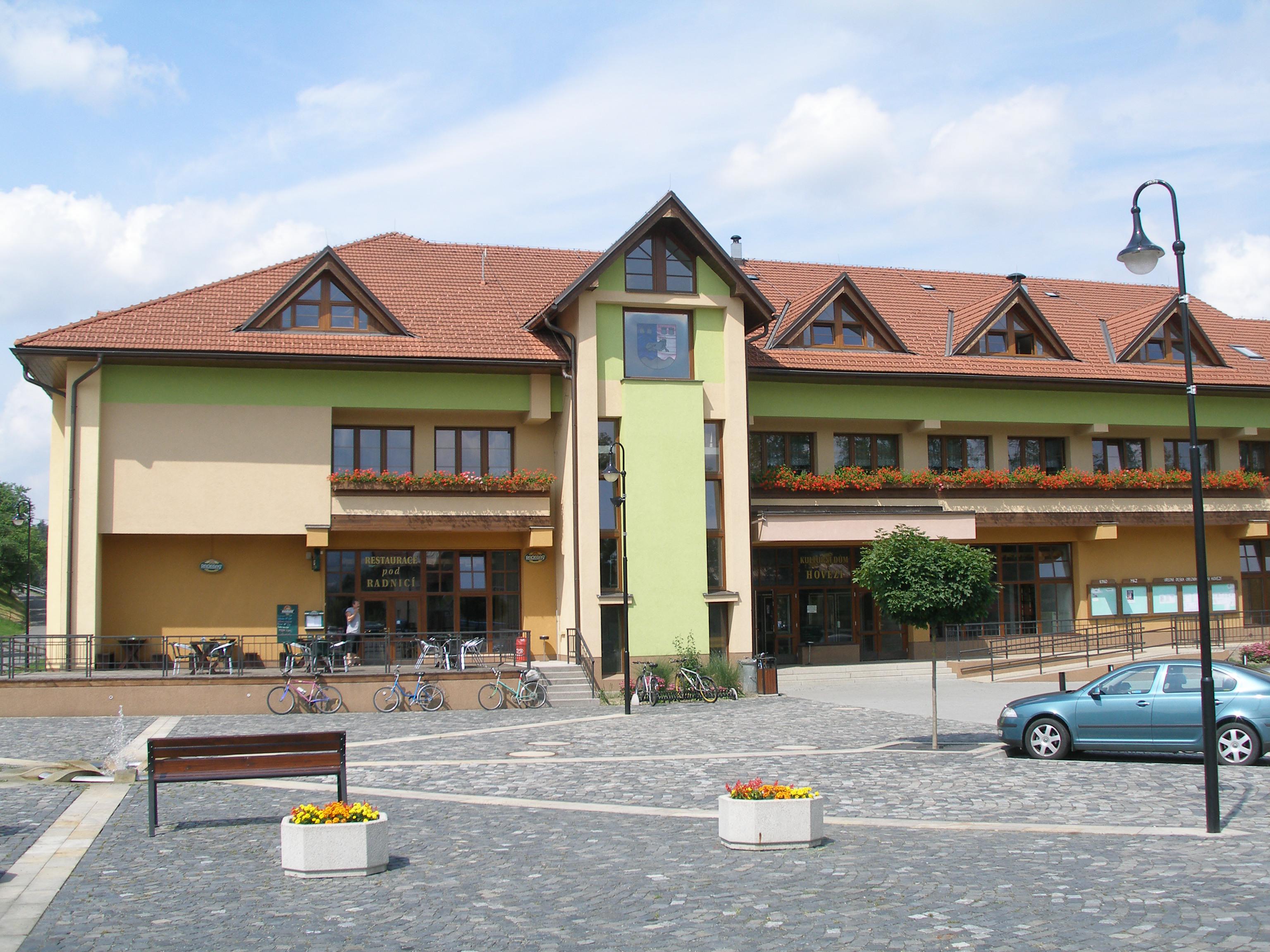 Hovězí - obecní úřad foto 3