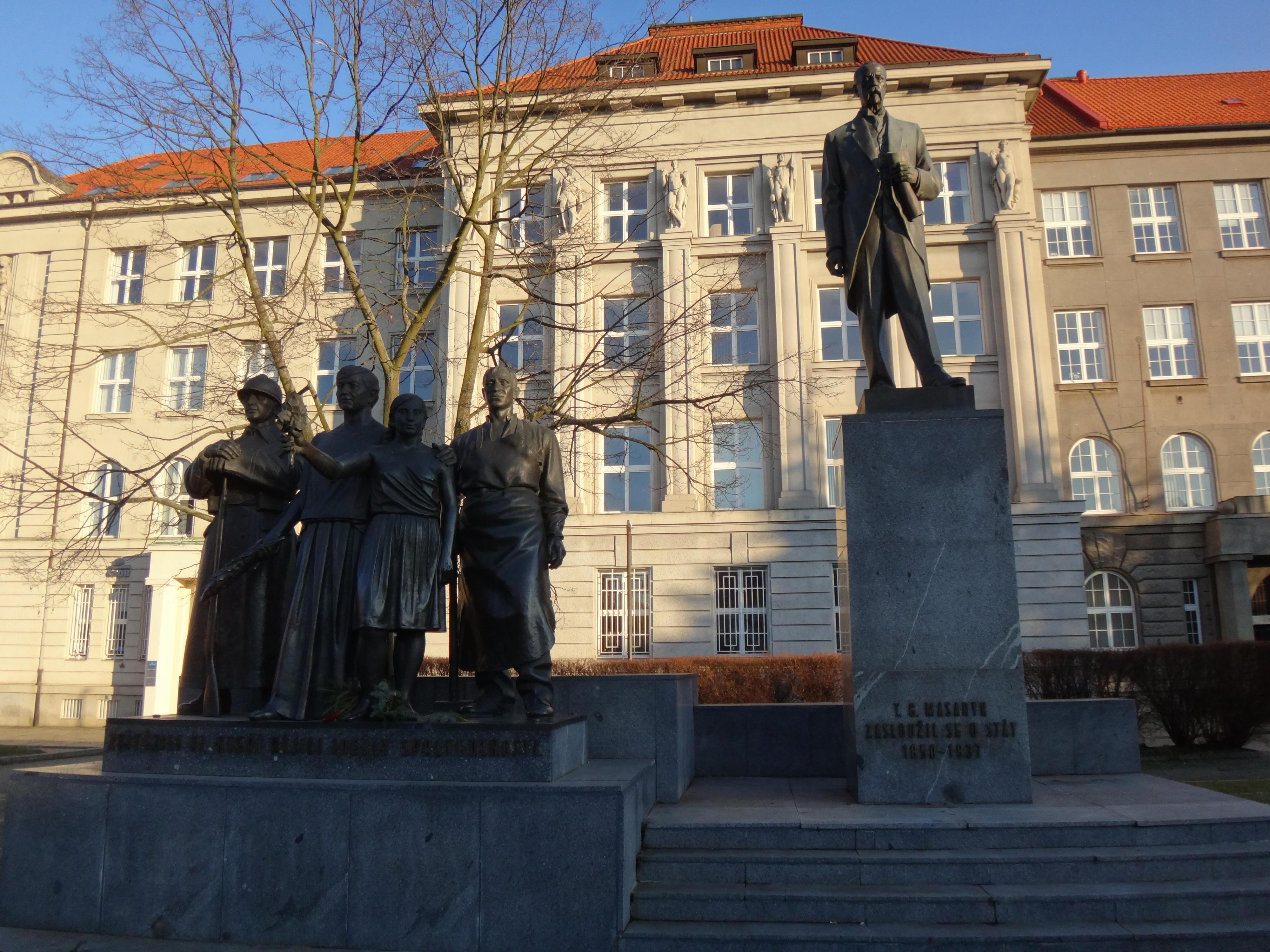 Masarykovo gymnázium Plzeň, Petákova foto 3