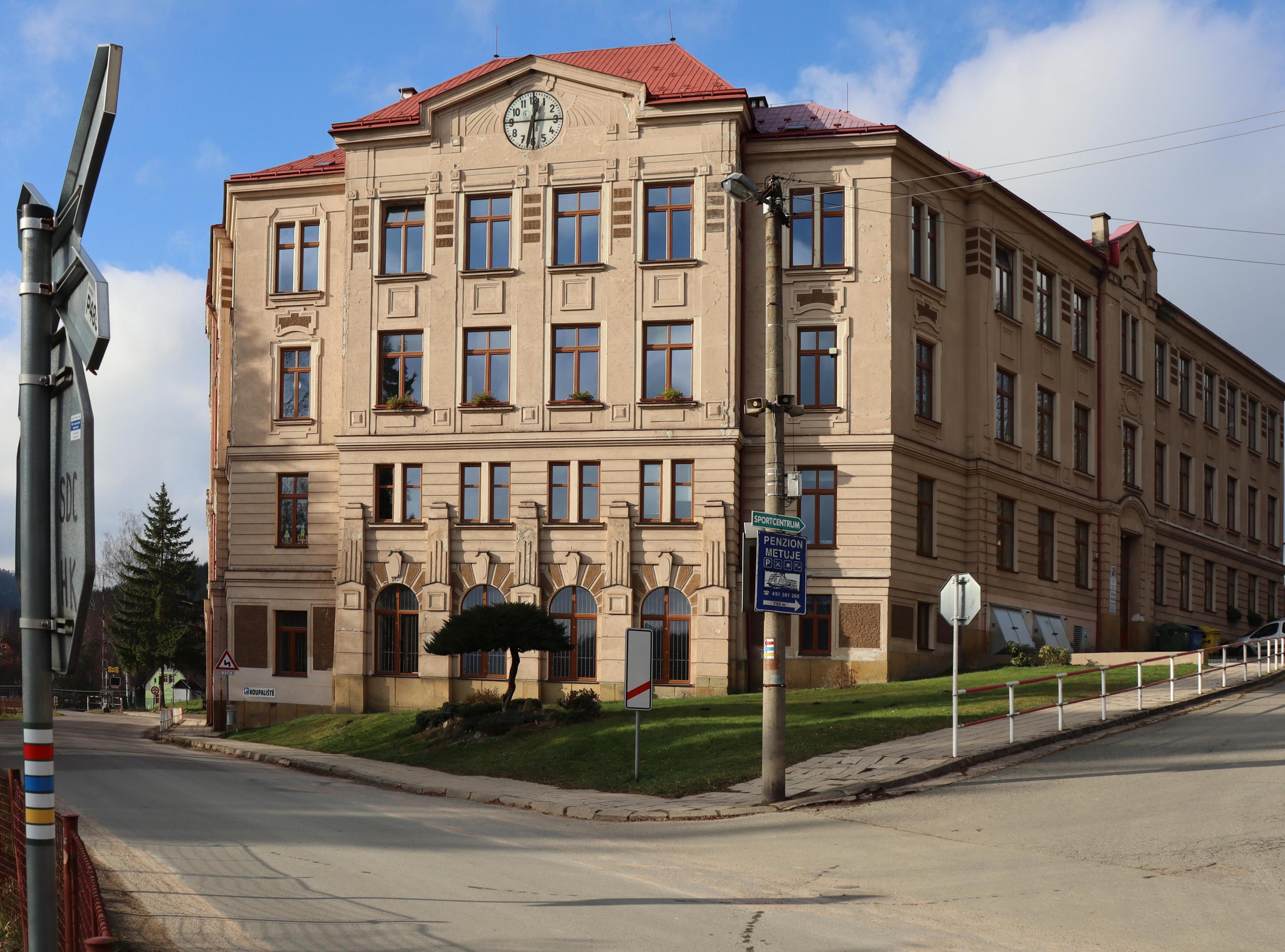 ZŠ a MŠ, Teplice nad Metují foto 3