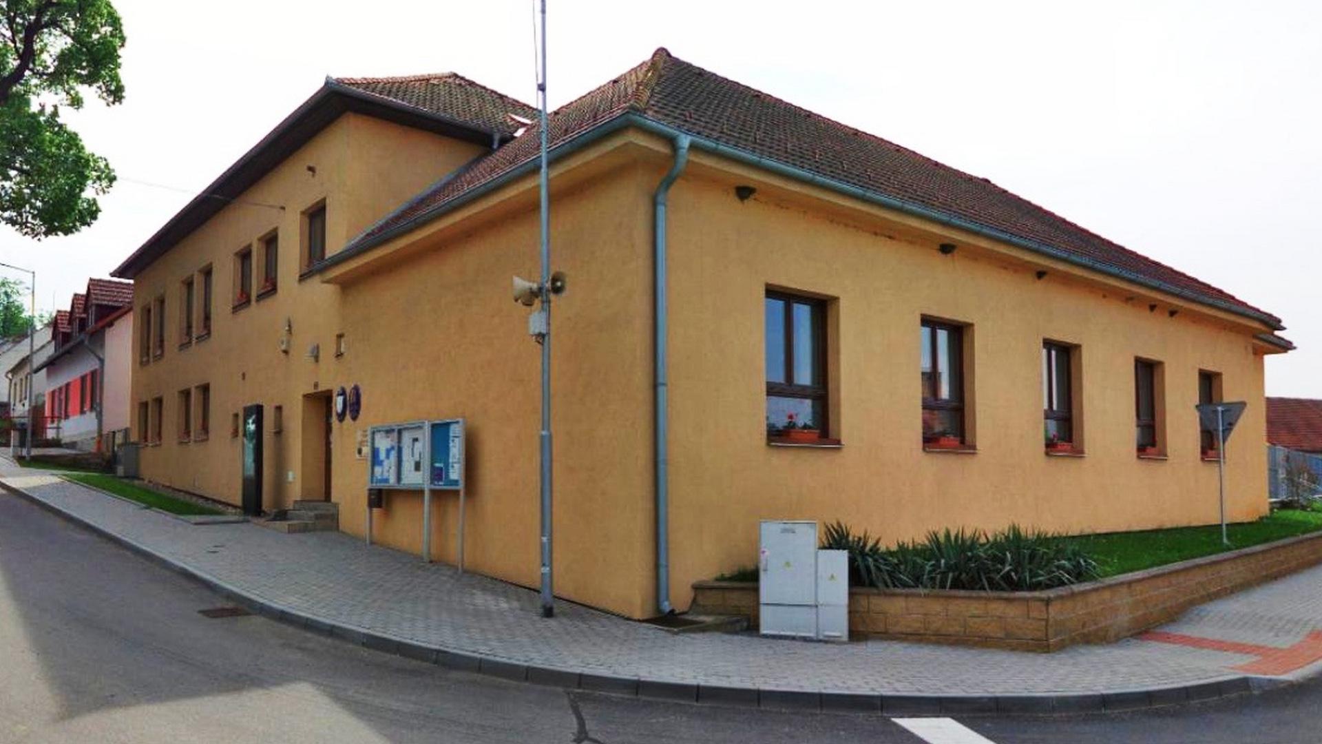 Uherčice - obecní úřad foto 5