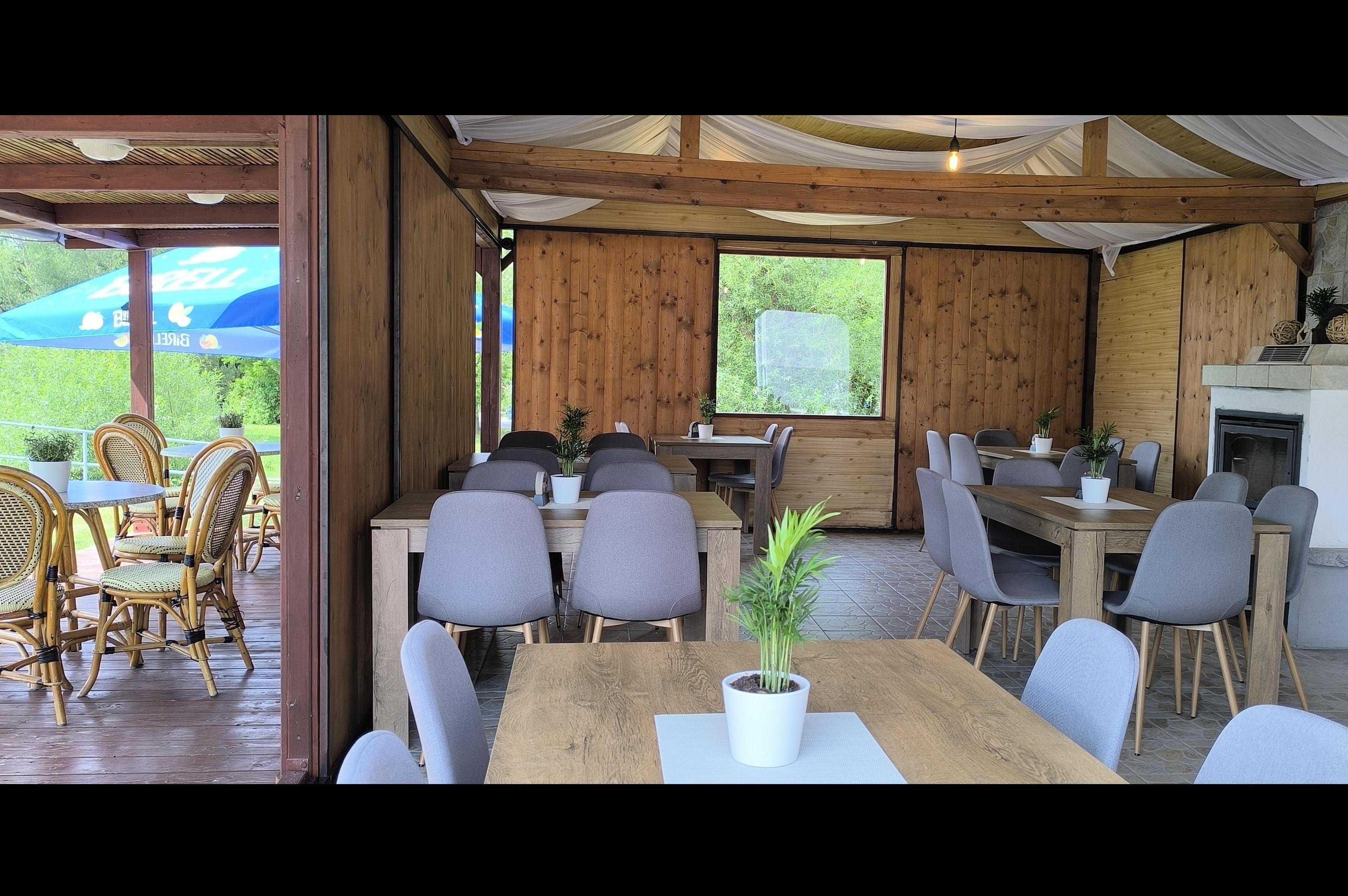 Zahradní restaurace NAROZI Lipno foto 1