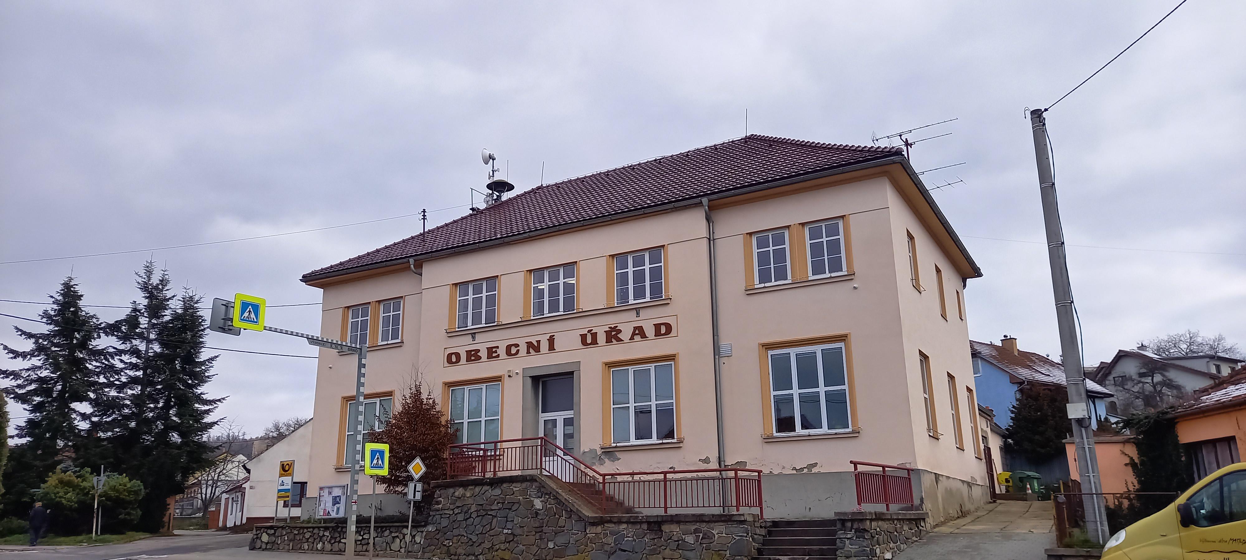 Lipůvka - obecní úřad foto 2
