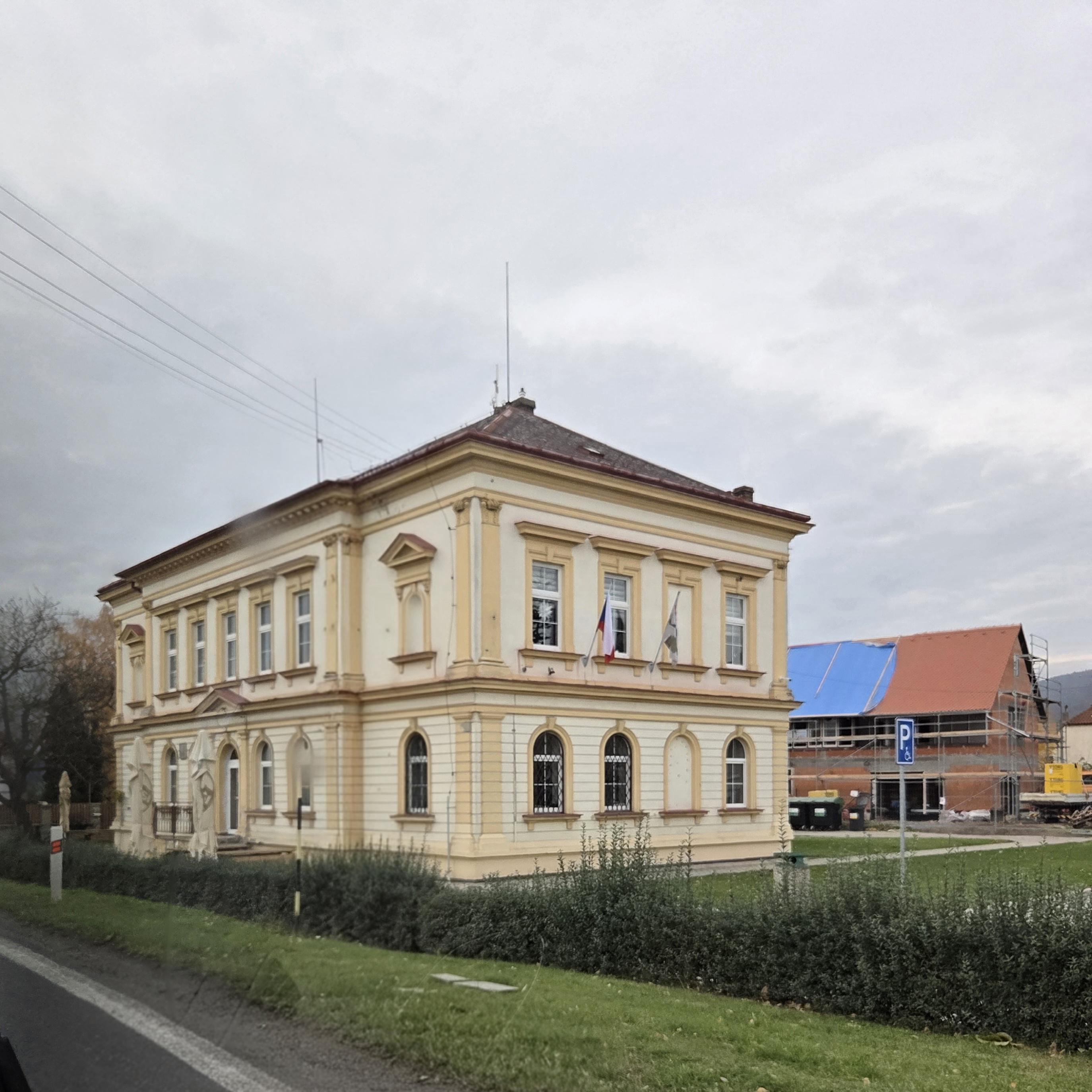 Trnovany - obecní úřad foto 4