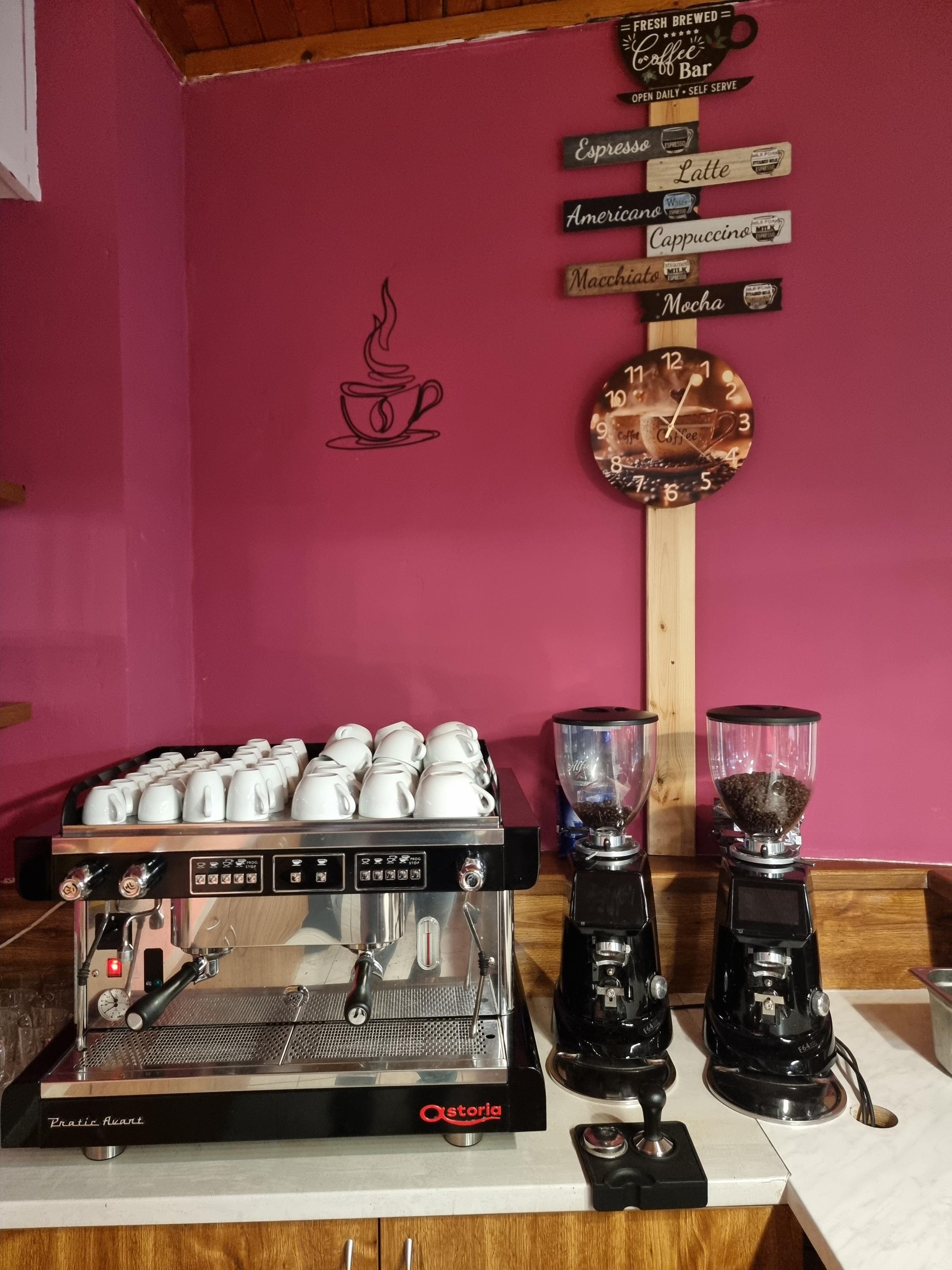 Coffee & bistro Mona foto 4