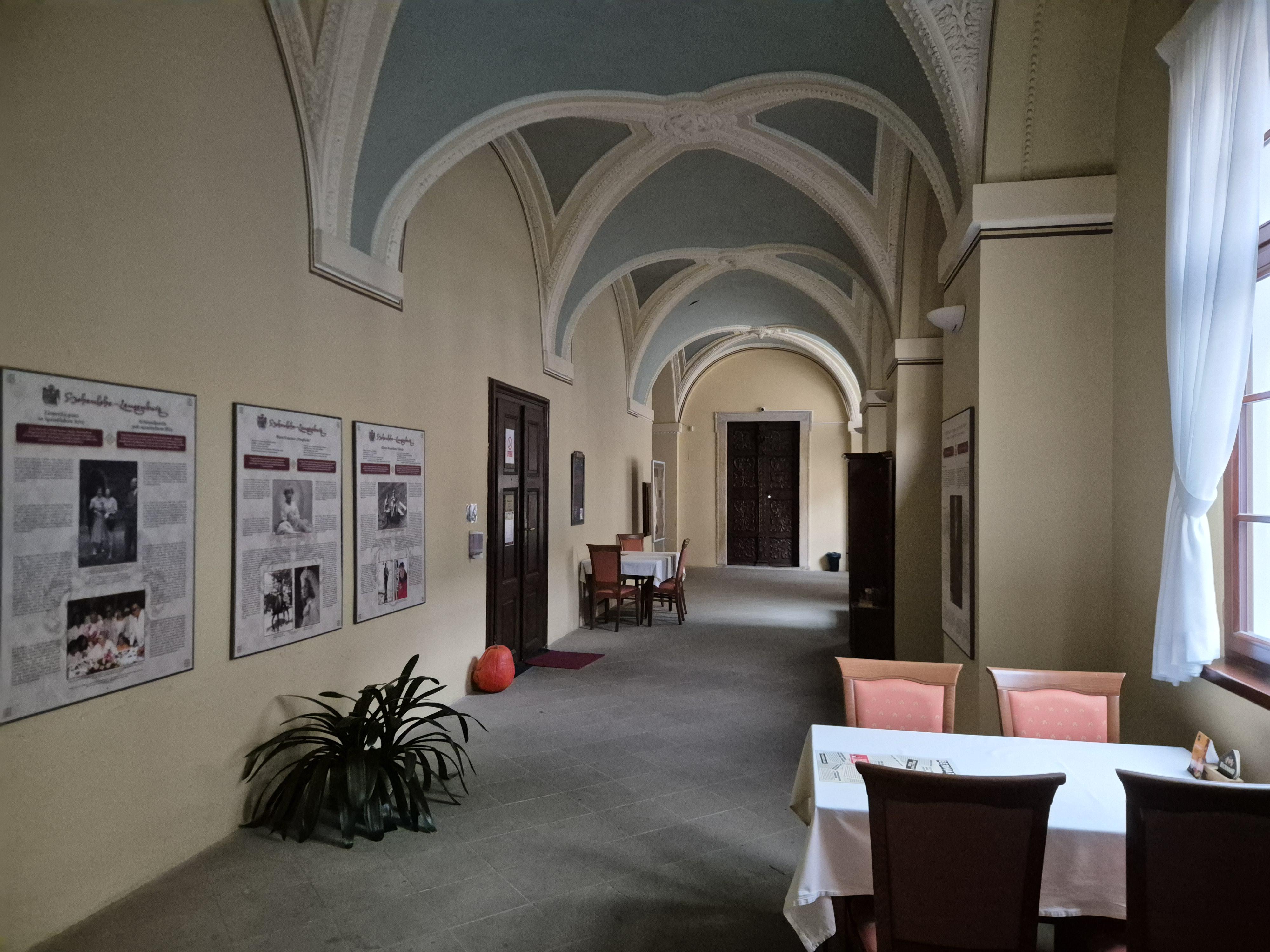 Restaurace Zámek Červený Hrádek foto 3