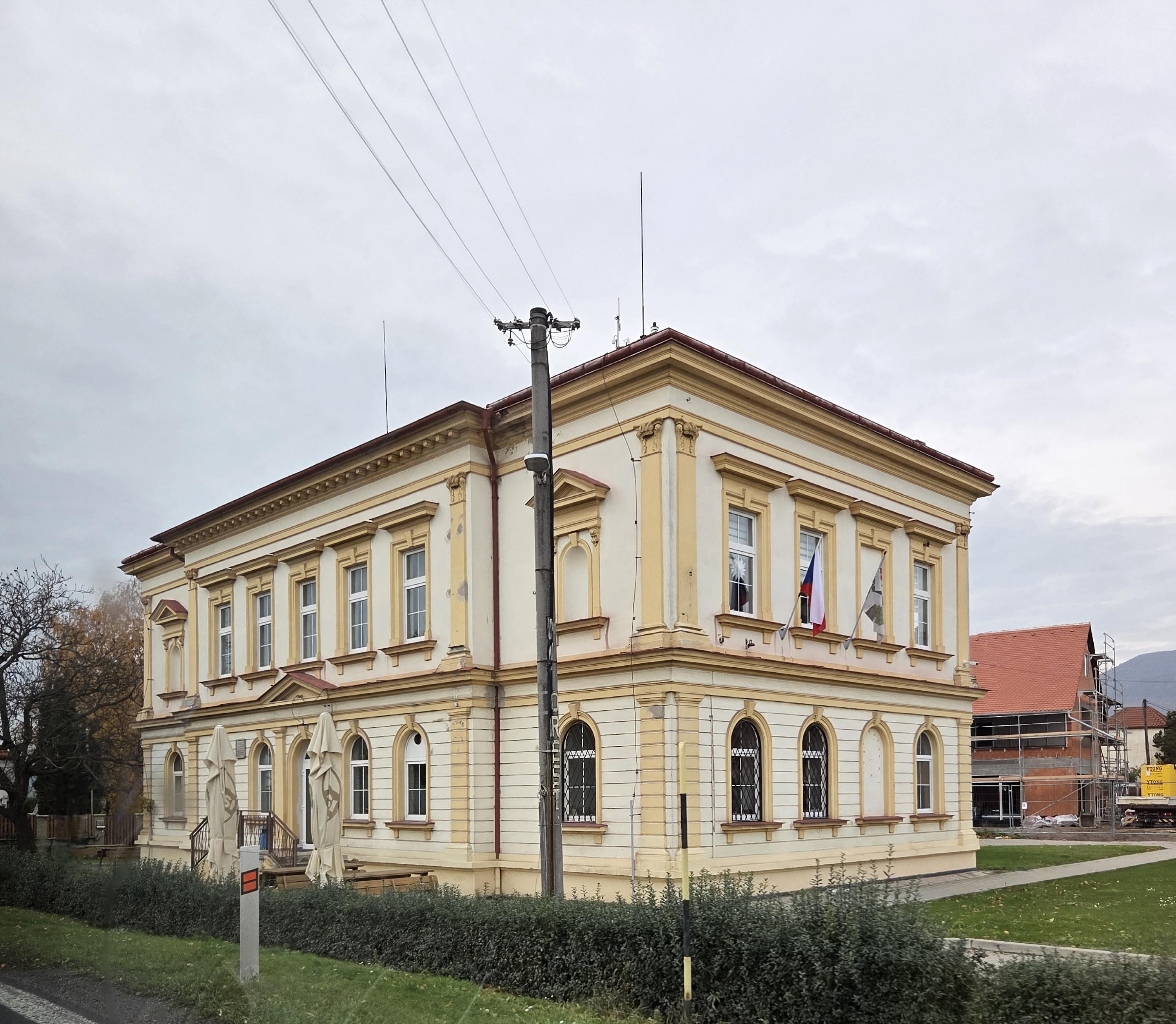 Trnovany - obecní úřad foto 3