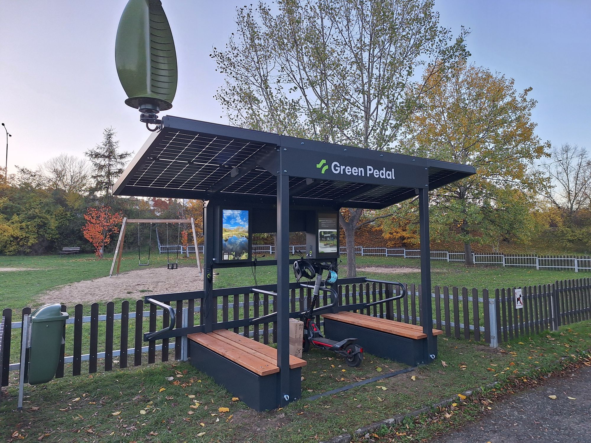 Dobíjecí stanice pro elektrokola Na Mlejnku