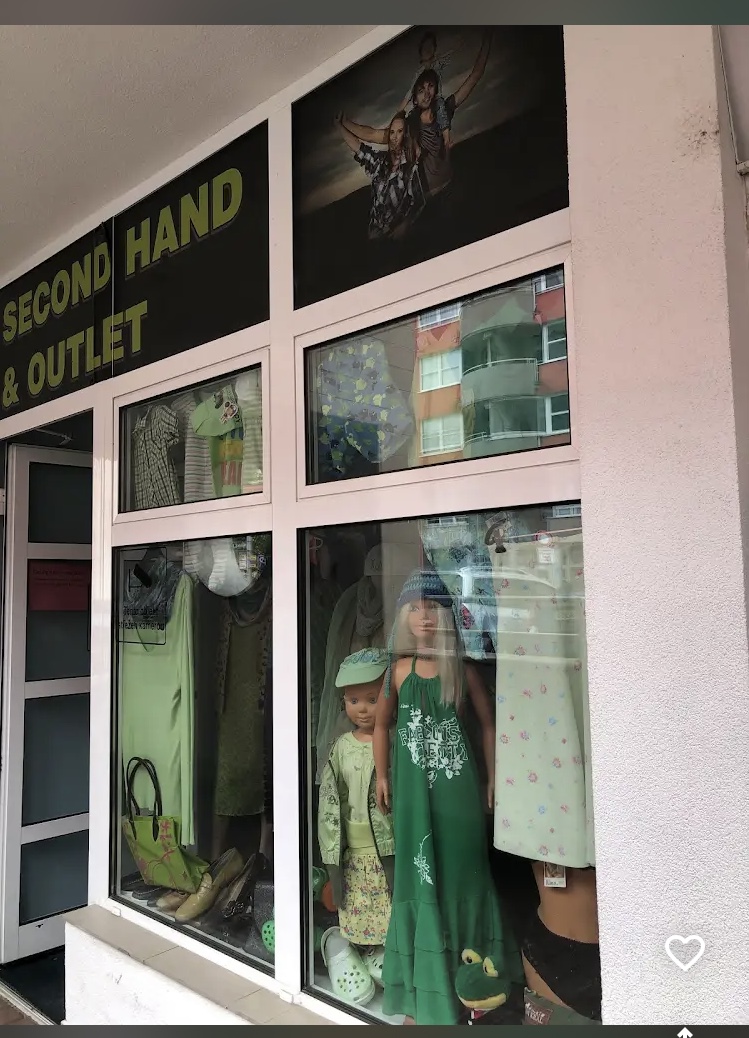 Second Hand & Outlet foto 2