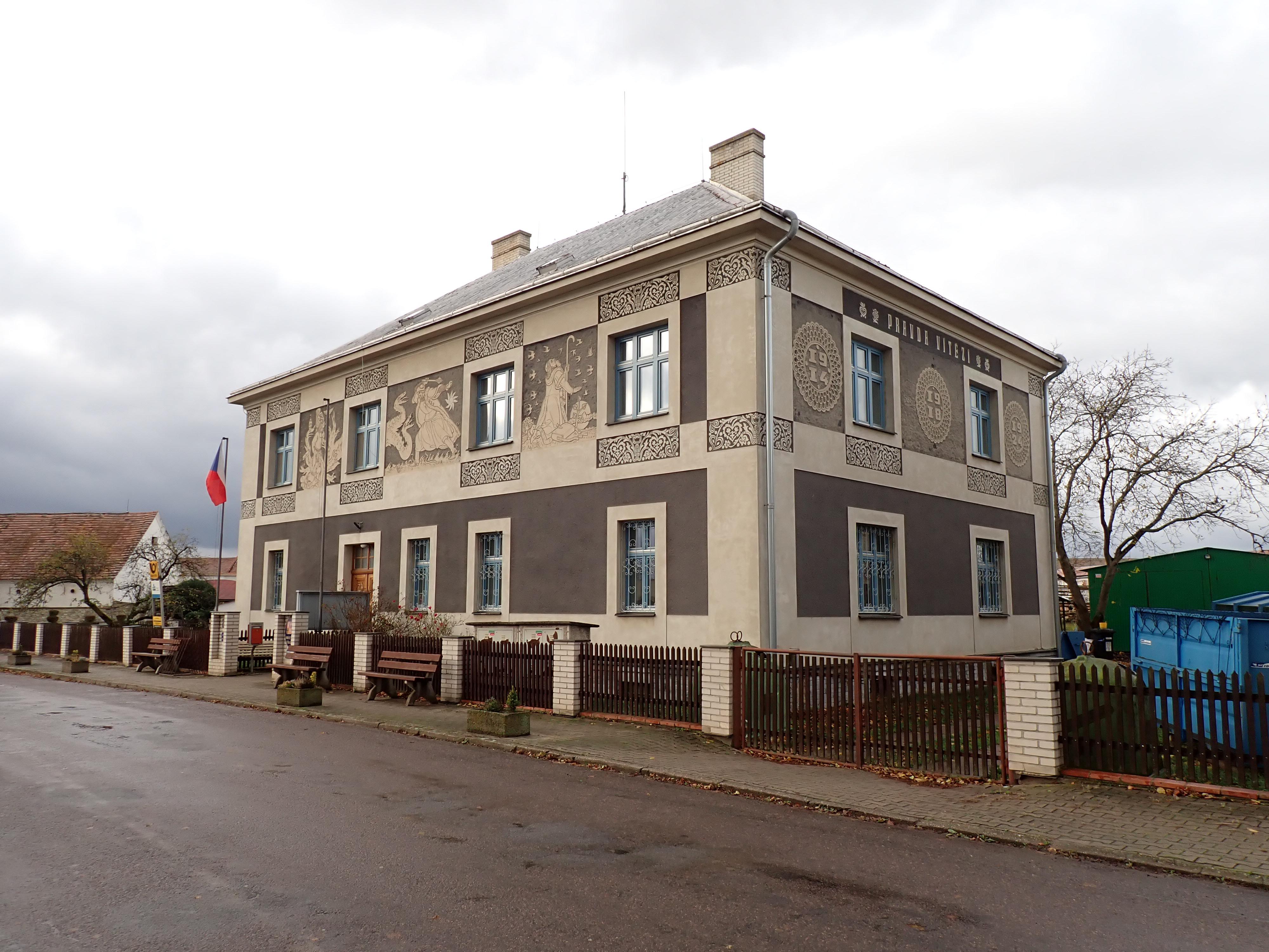 Uhersko - obecní úřad foto 3