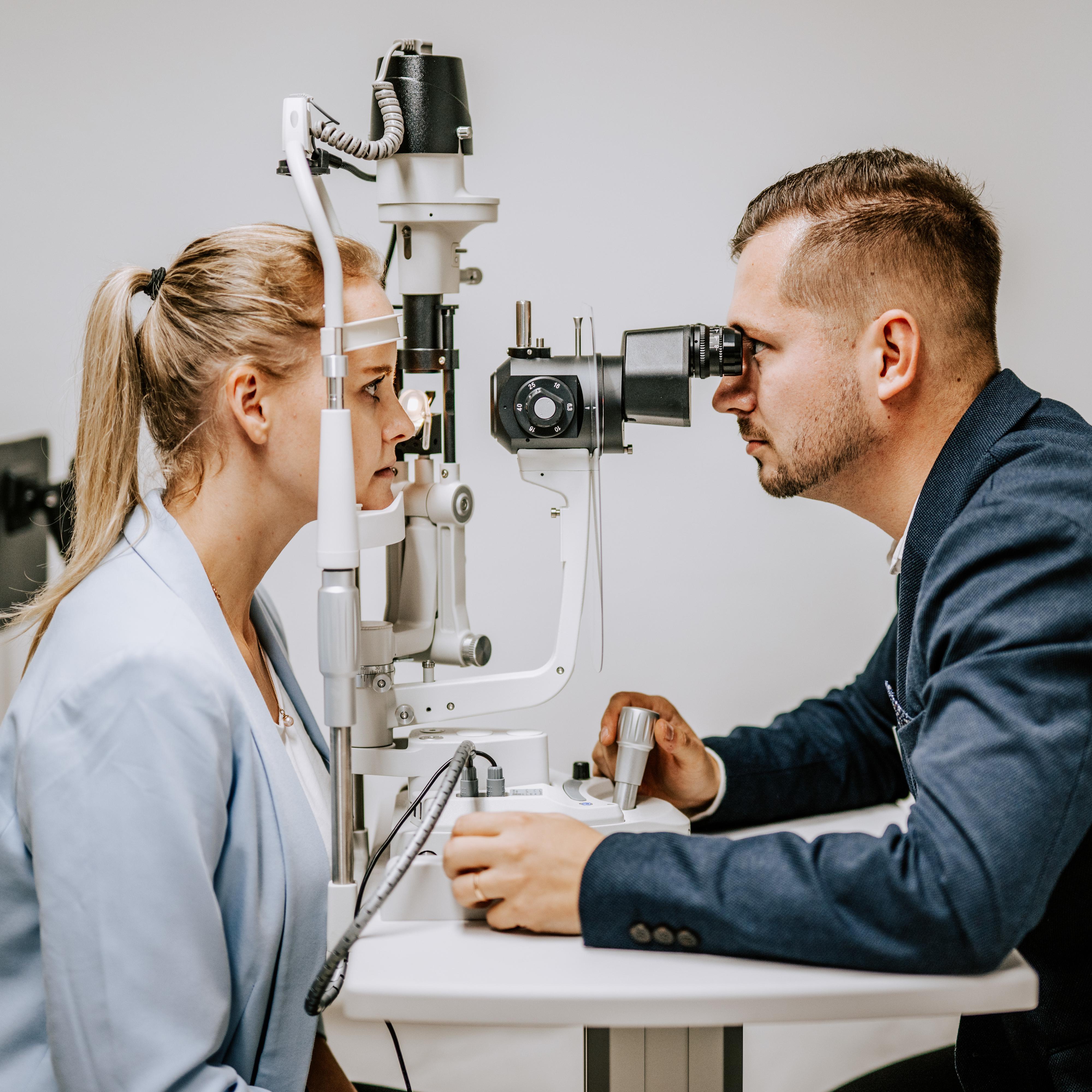 Aplikace kontaktních čoček