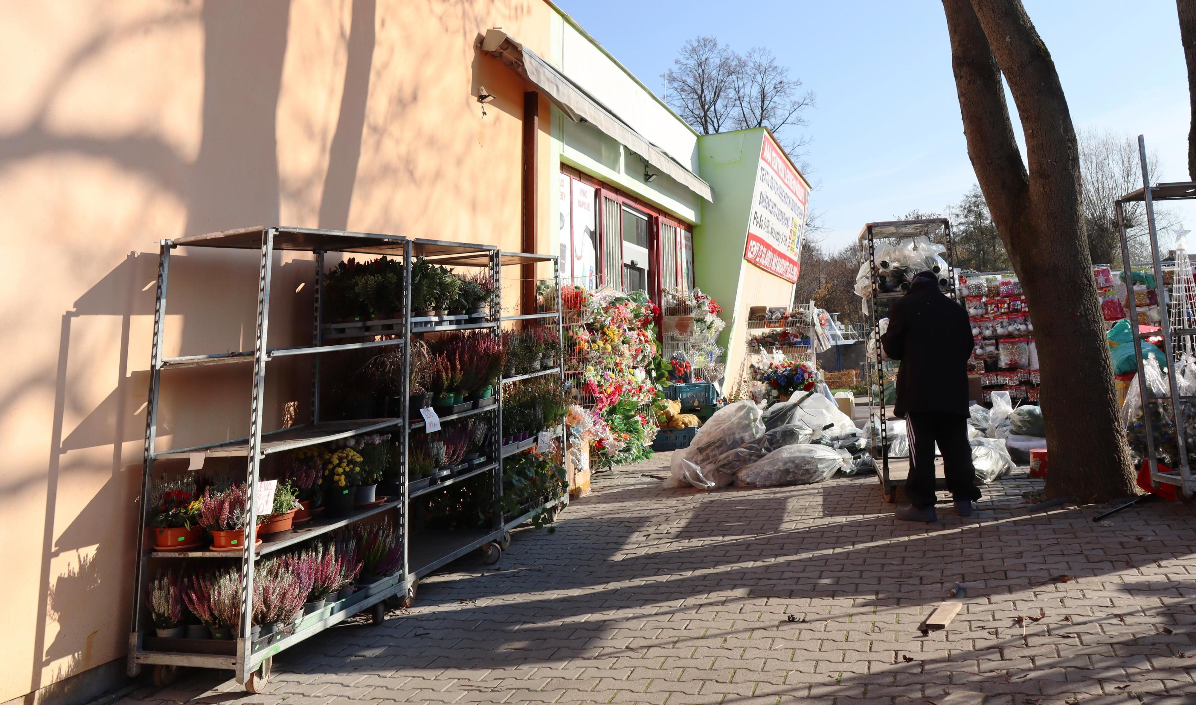 AAA Centrum levného nákupu foto 3