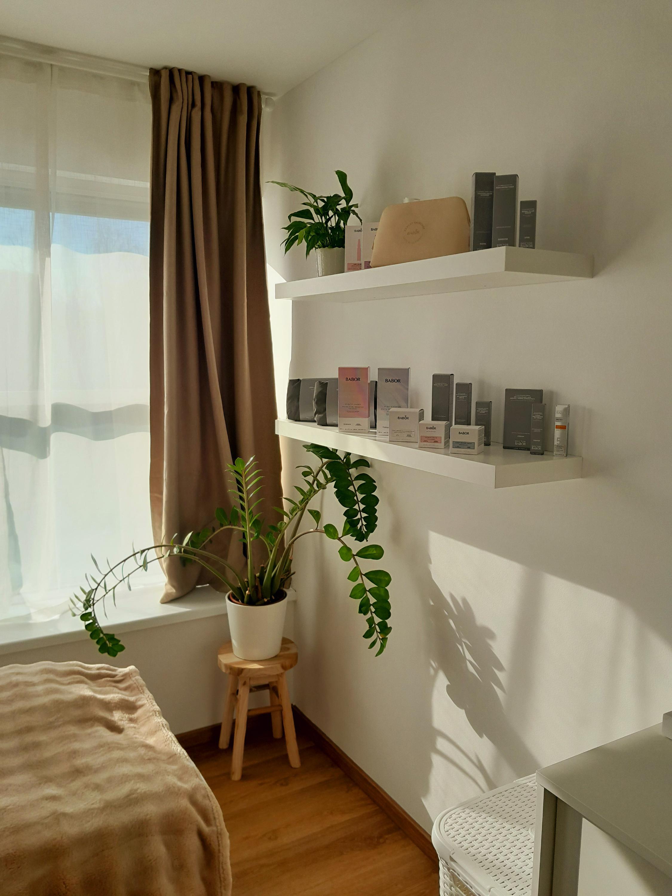 MORE THAN SKINCARE BY ZUZKA foto 2