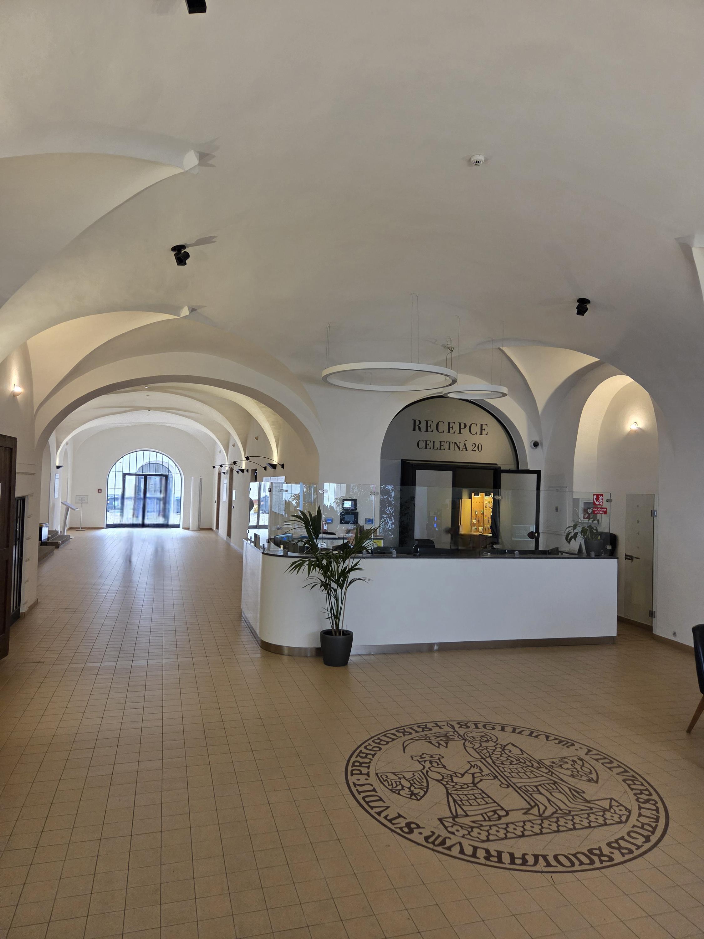 Knihovna Celetná FF UK foto 2