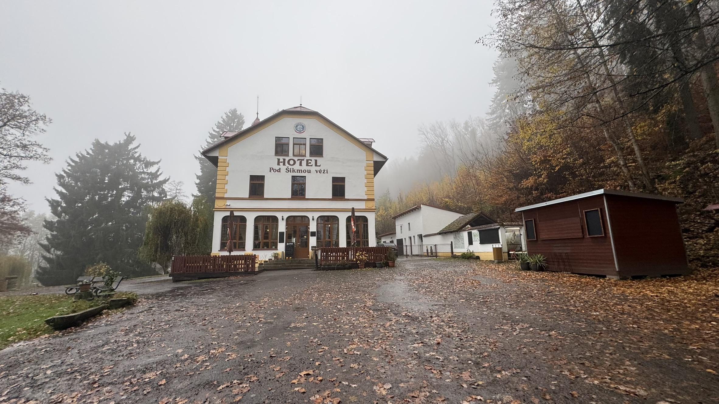 Restauce Pod šikmou Věží foto 4