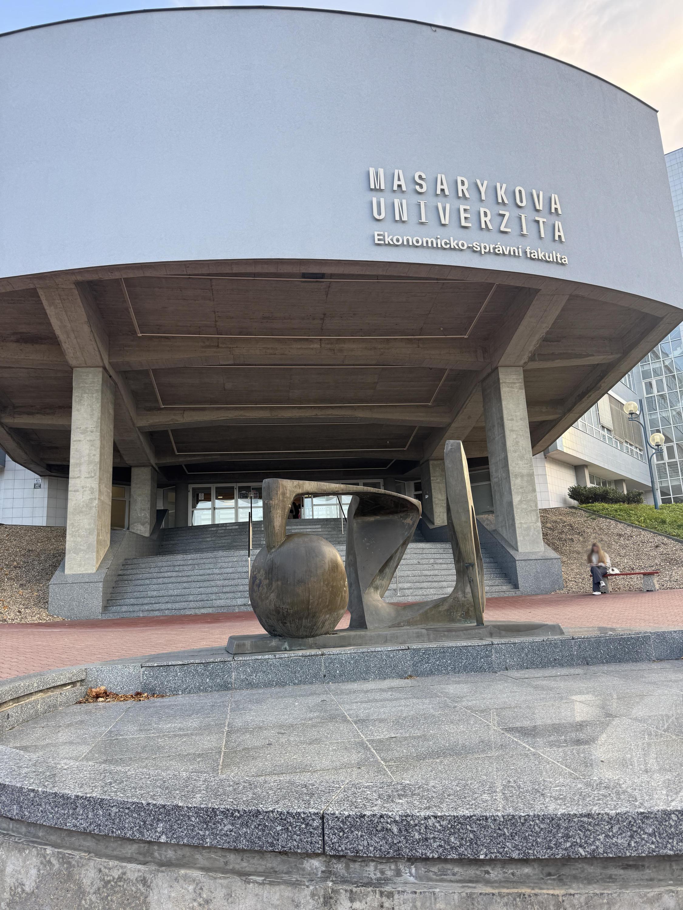 Katedra ekonomie Ekonomicko-správní fakulty Masarykovy univerzity foto 2