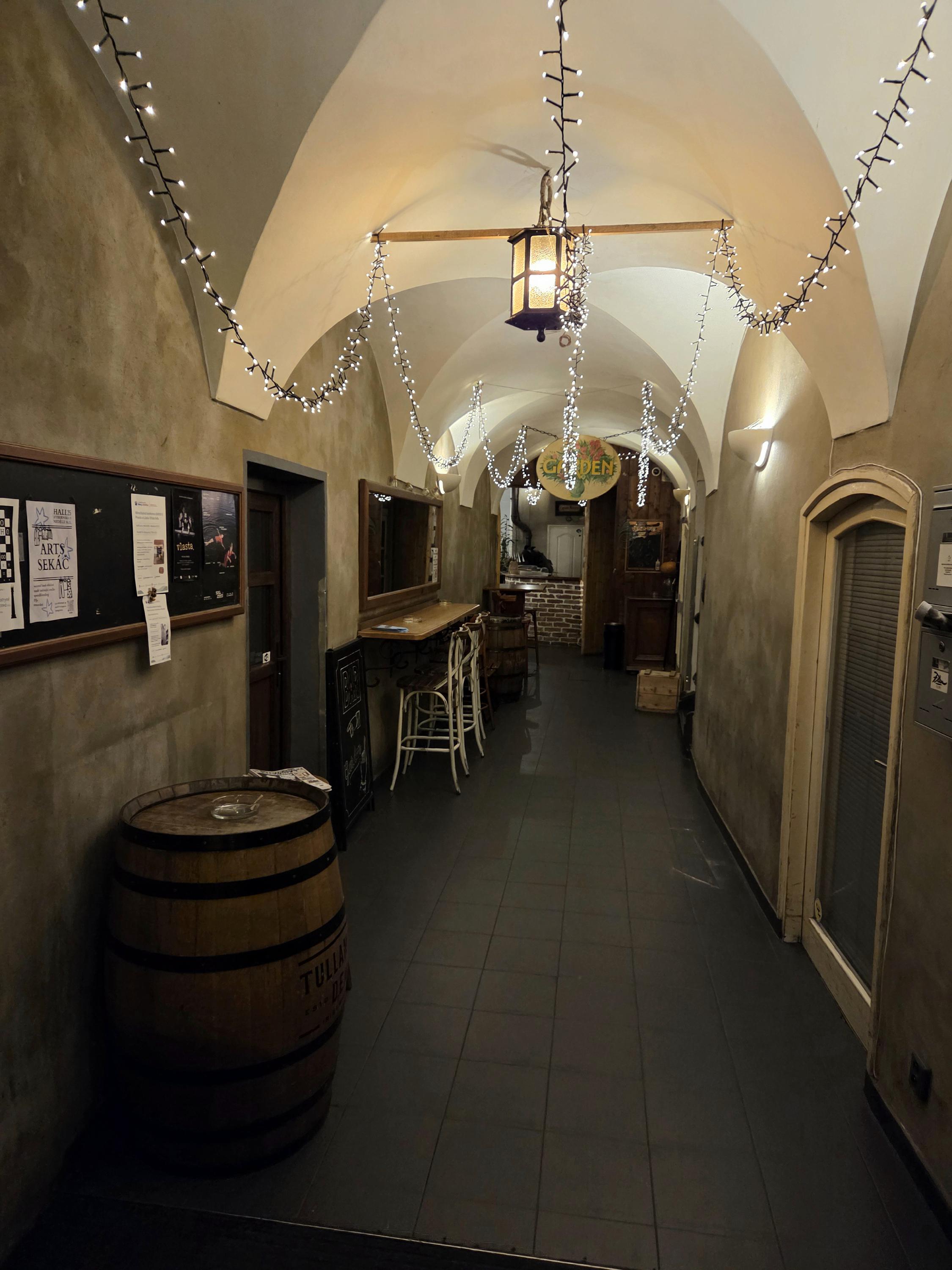 NAPA bar and gallery foto 2