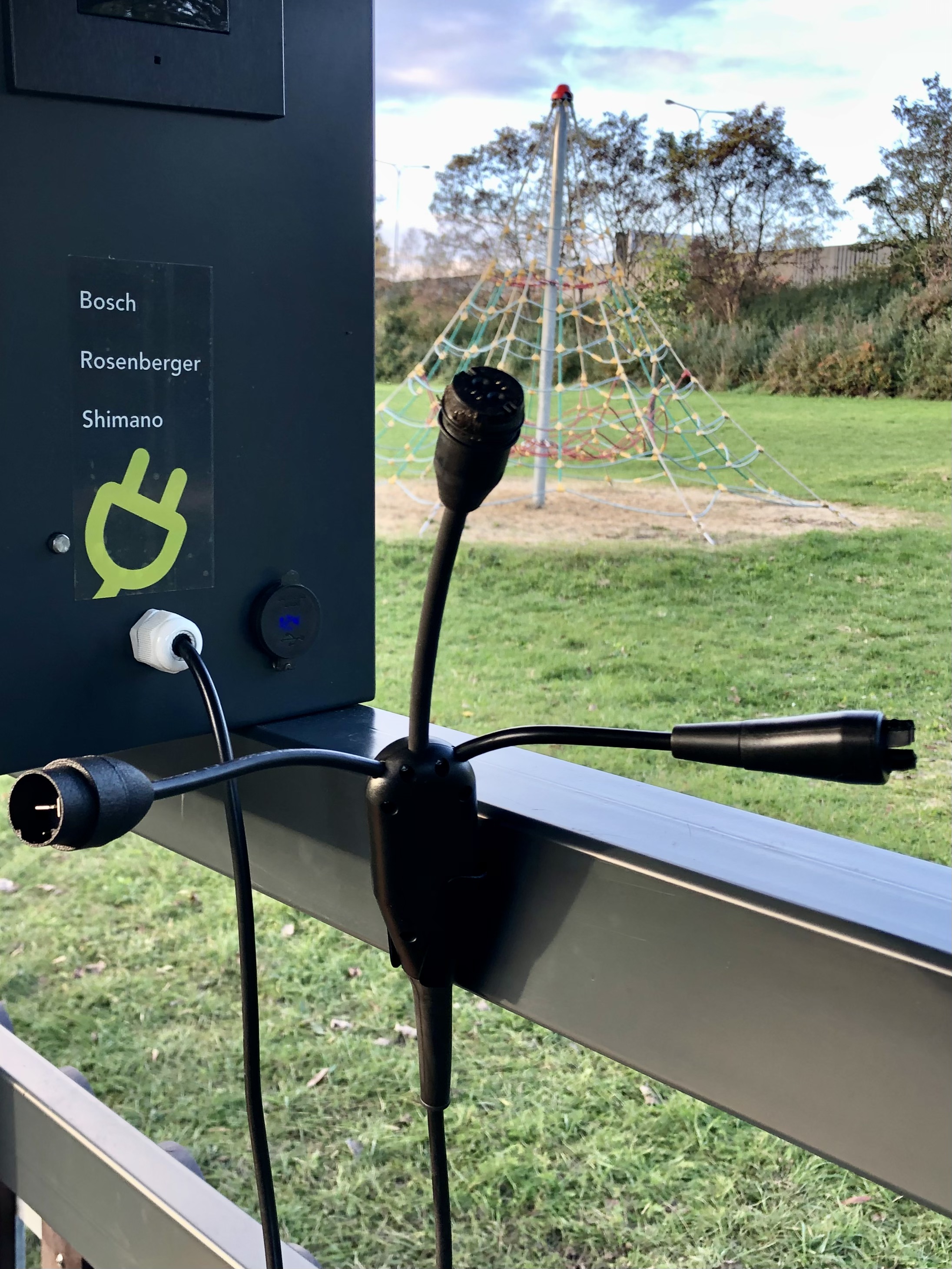 Dobíjecí stanice pro elektrokola Na Mlejnku foto 6