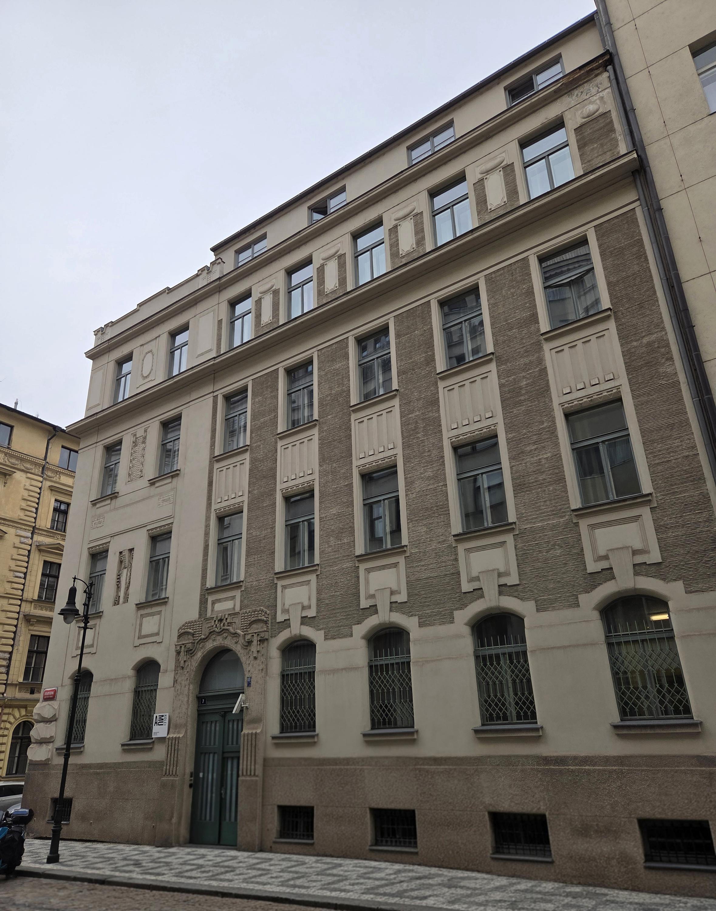 Kolej a učební středisko Akademie múzických umění v Praze foto 5
