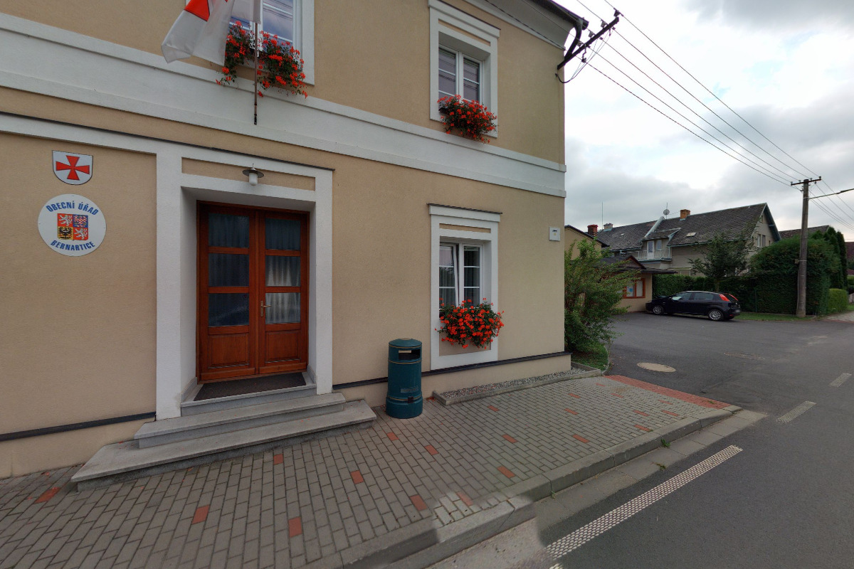 Bernartice - obecní úřad foto 3