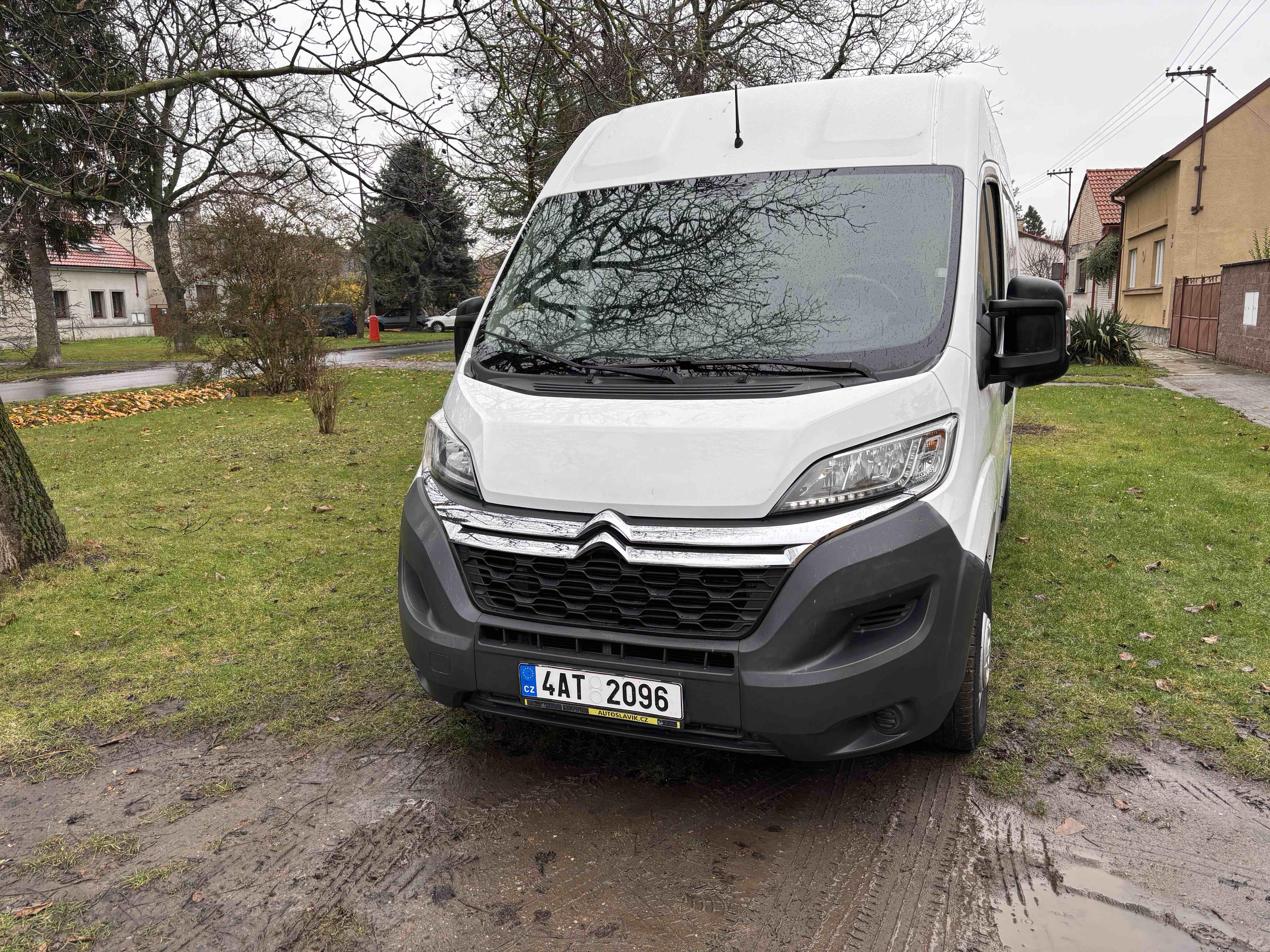 Půjčovna užitkových vozidel Velim foto 3