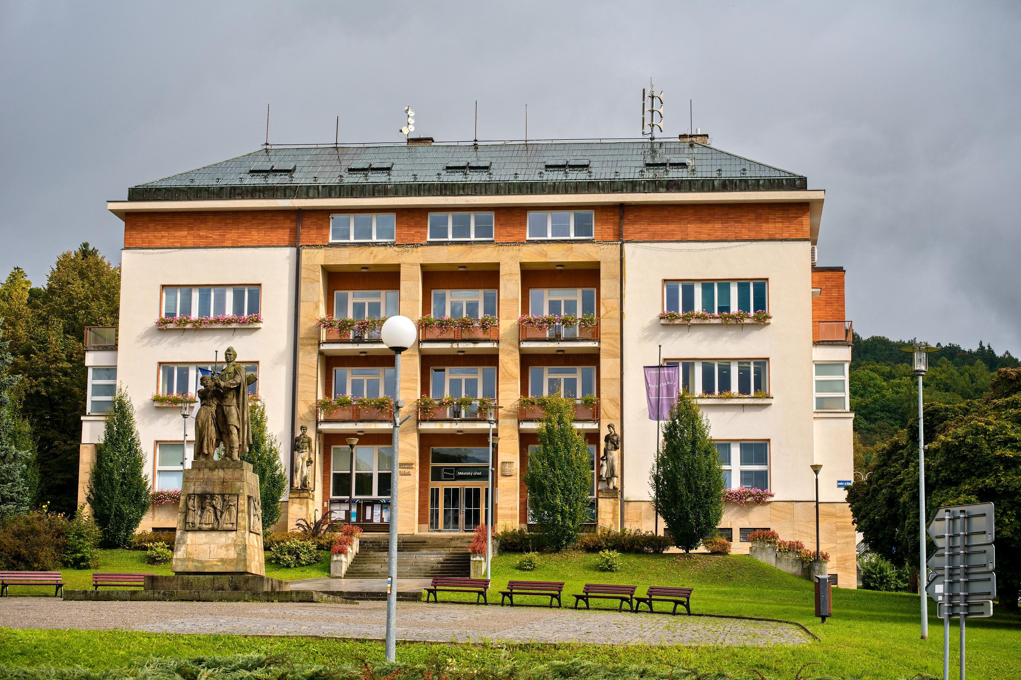 Městský úřad Luhačovice foto 5