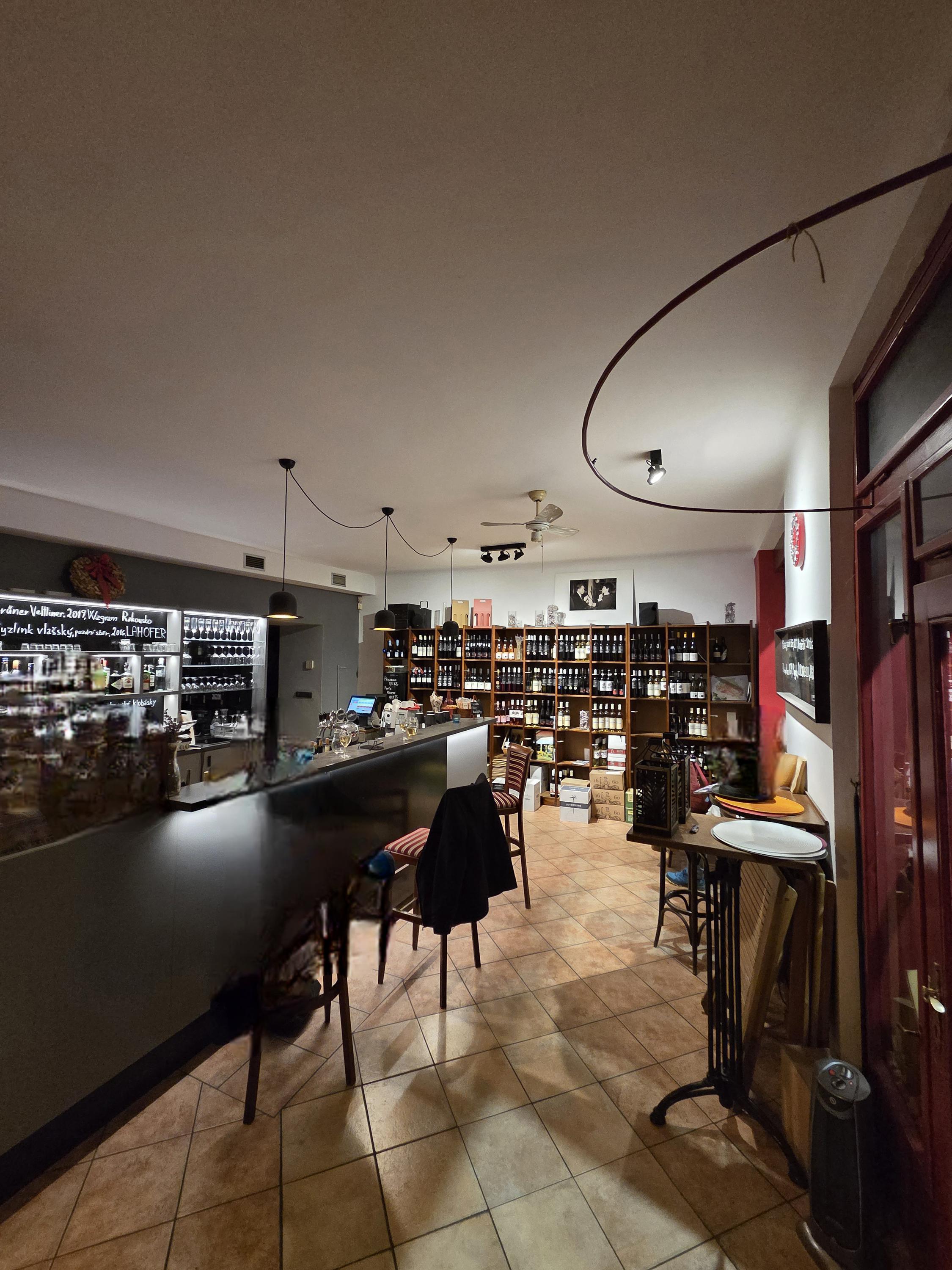 VINO VENUE - Vinný bar s vinotékou foto 2