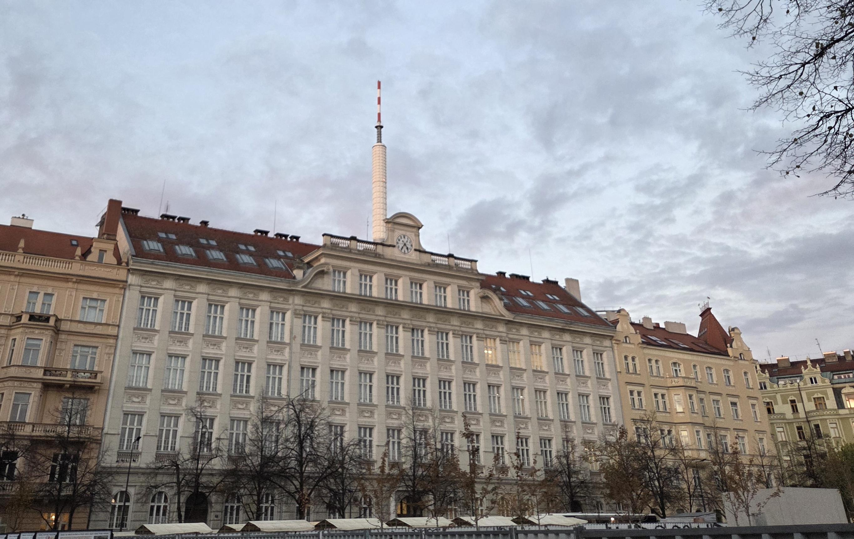 Základní škola, Praha 3, nám. Jiřího z Poděbrad 7,8/1685 foto 3